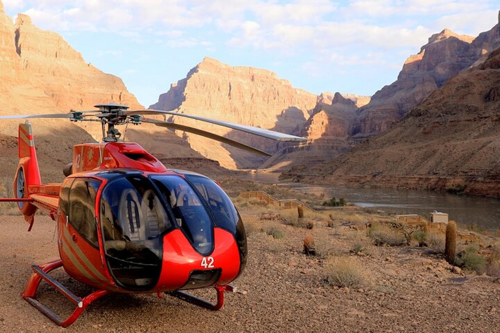 Grand Canyon Helicopter and Boat Tour 40 Min