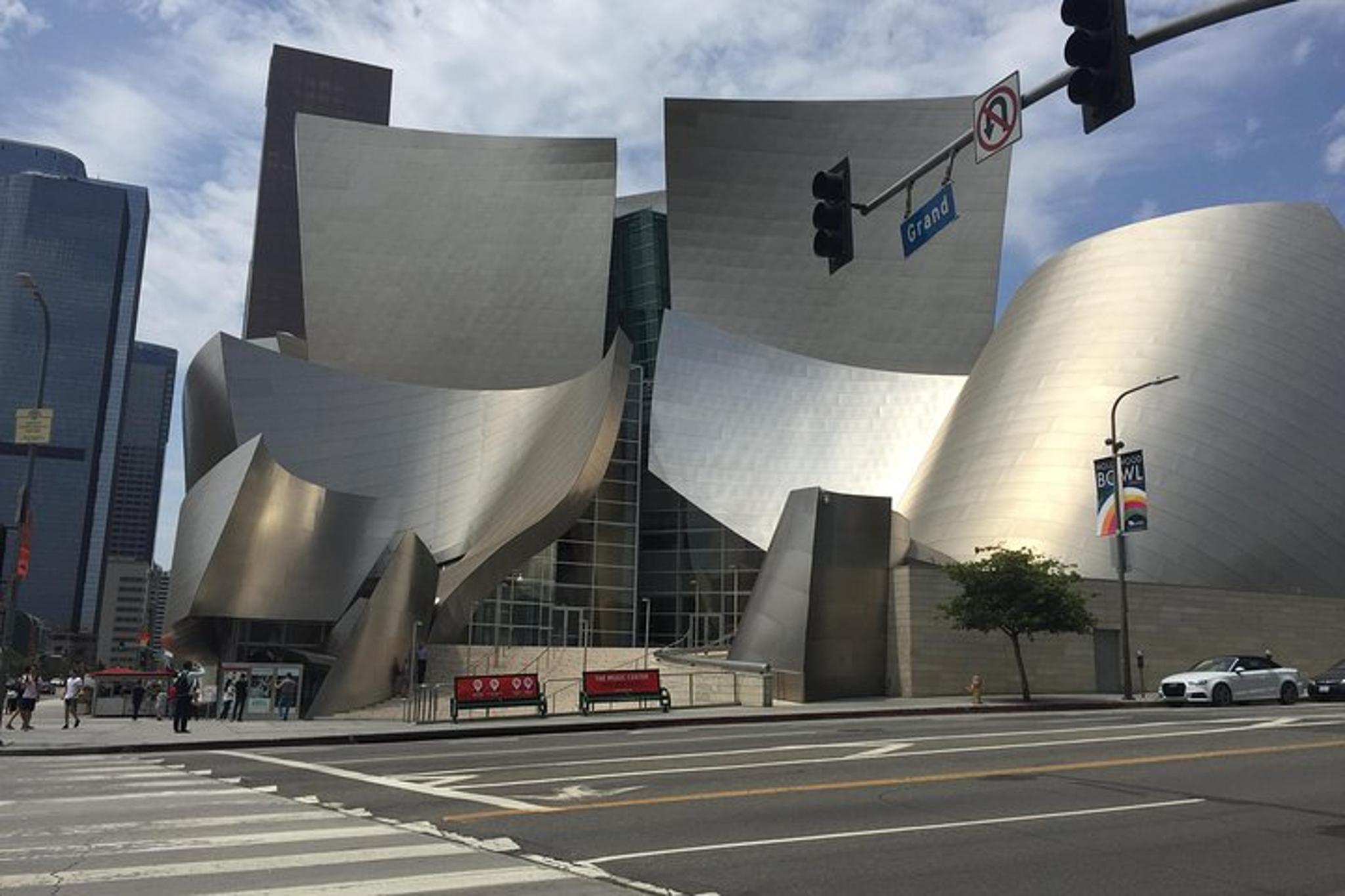 Los Angeles Self-Guided Walking Tour and Scavenger Hunt