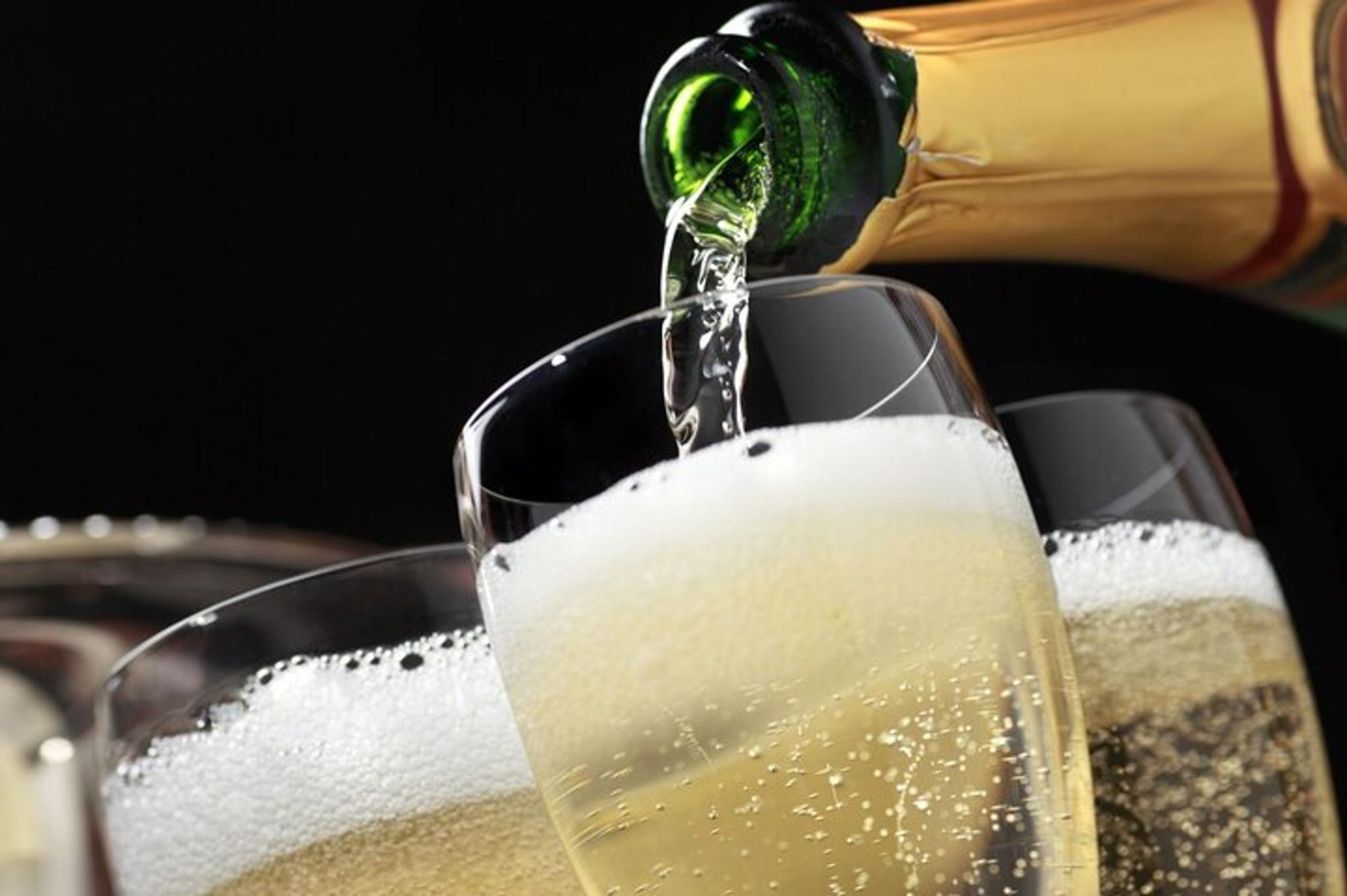 Las Vegas Private Roundtrip Limo Transfer - Image 5