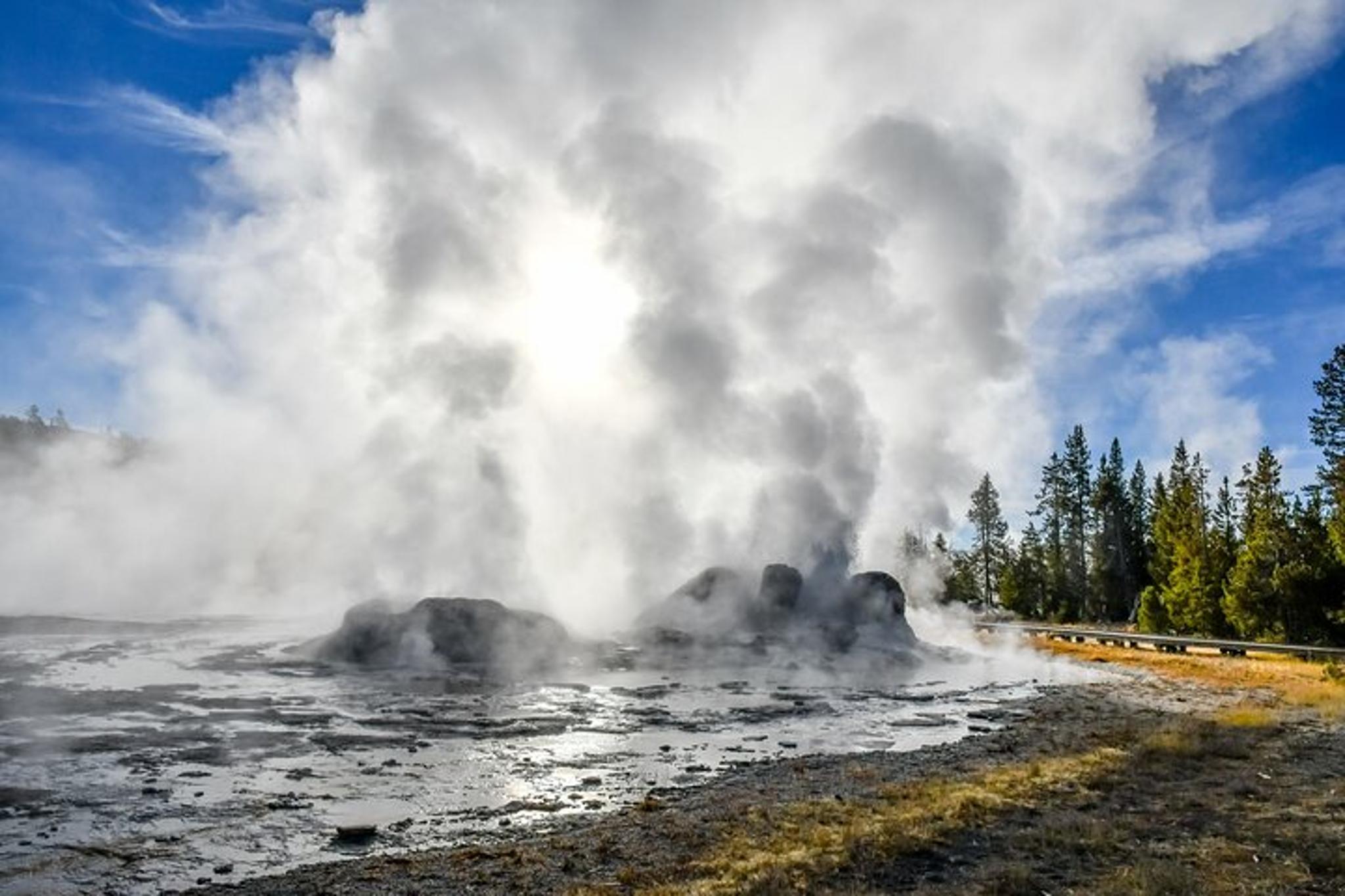 Yellowstone & Grand Teton National Parks Small Group Tour - Image 6
