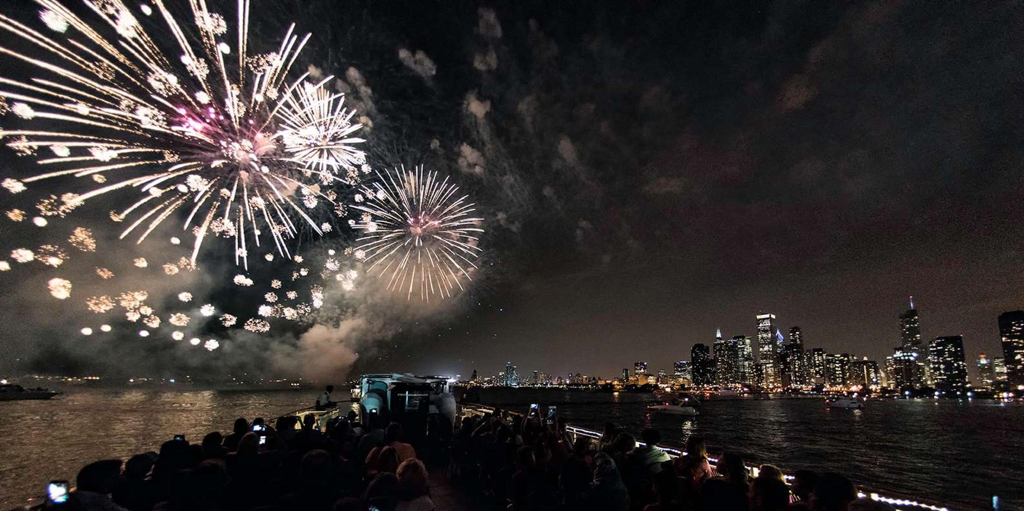 Chicago Fireworks Cruise with 3D Glasses - Image 4