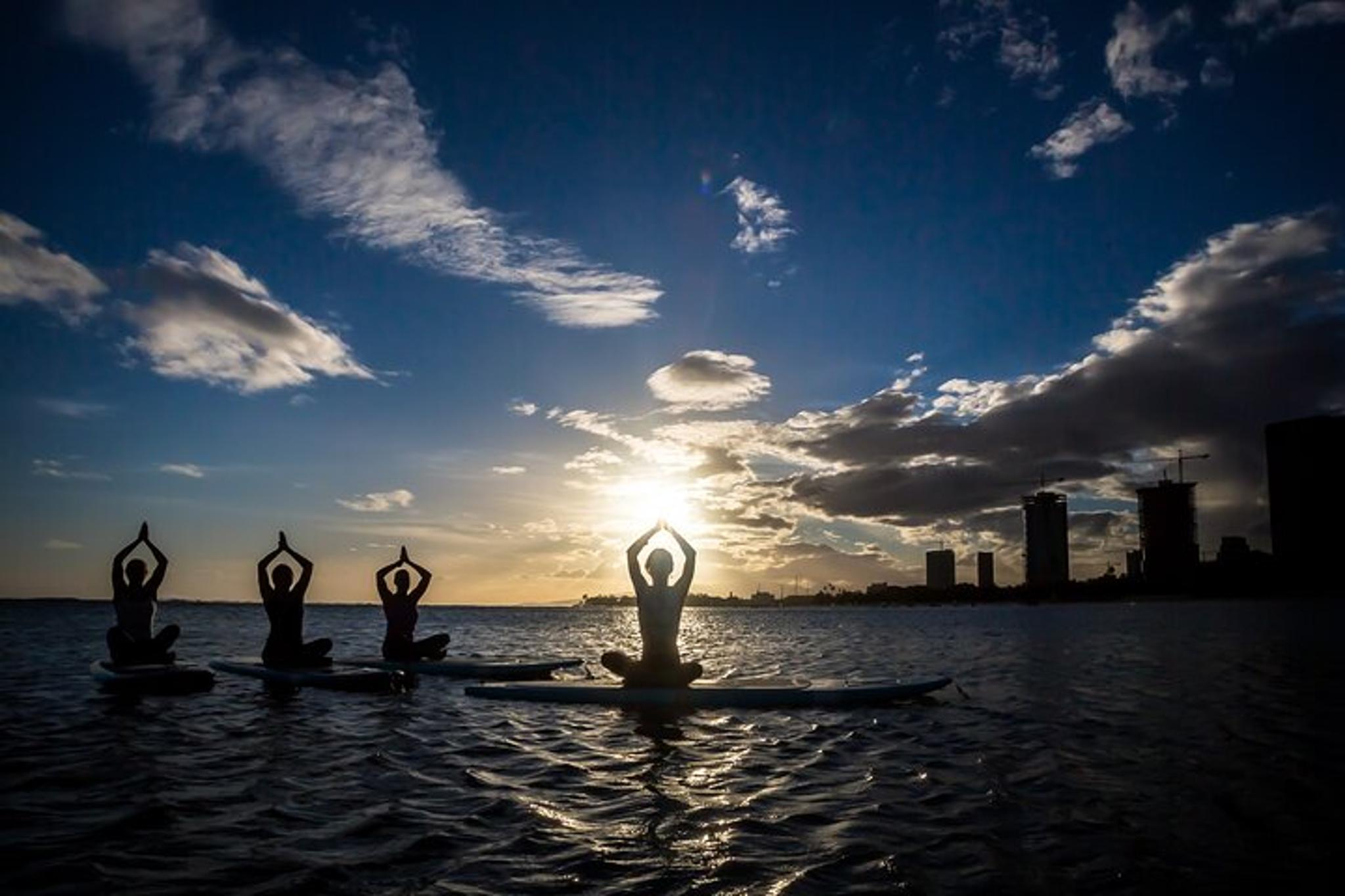 Honolulu Floating Yoga at Sunset 75 min - Image 3