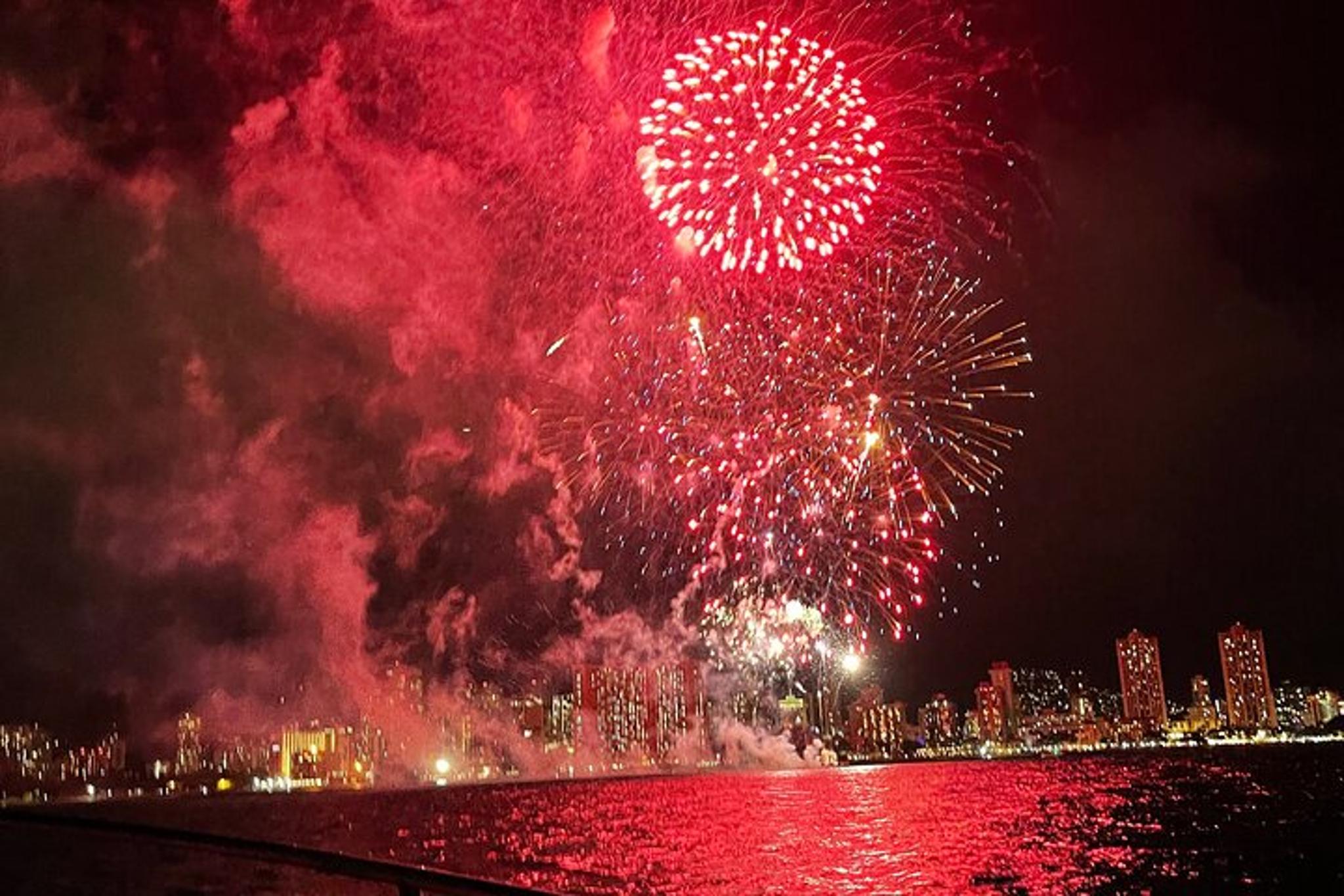 Waikiki Fireworks Boat Cruise - Image 1