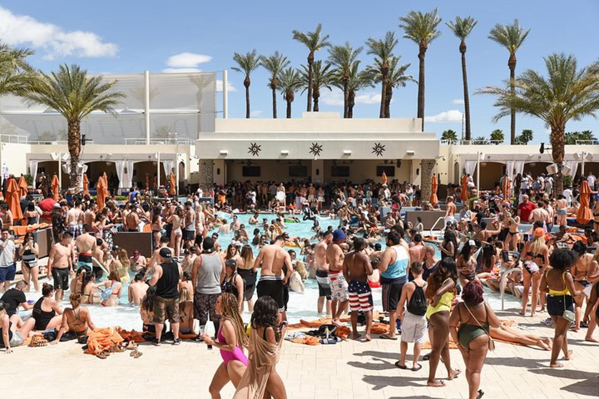 Las Vegas Dayclub Crawl - Image 2