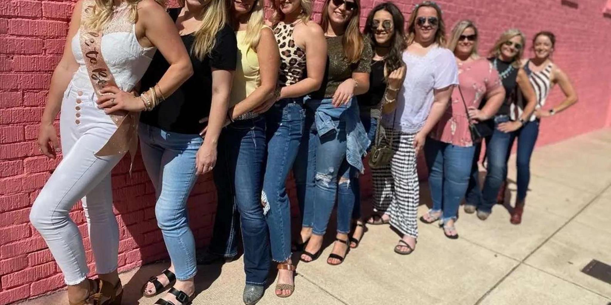 Nashville Murals & Mimosas BYOB Bus Tour 2 hr - Image 2