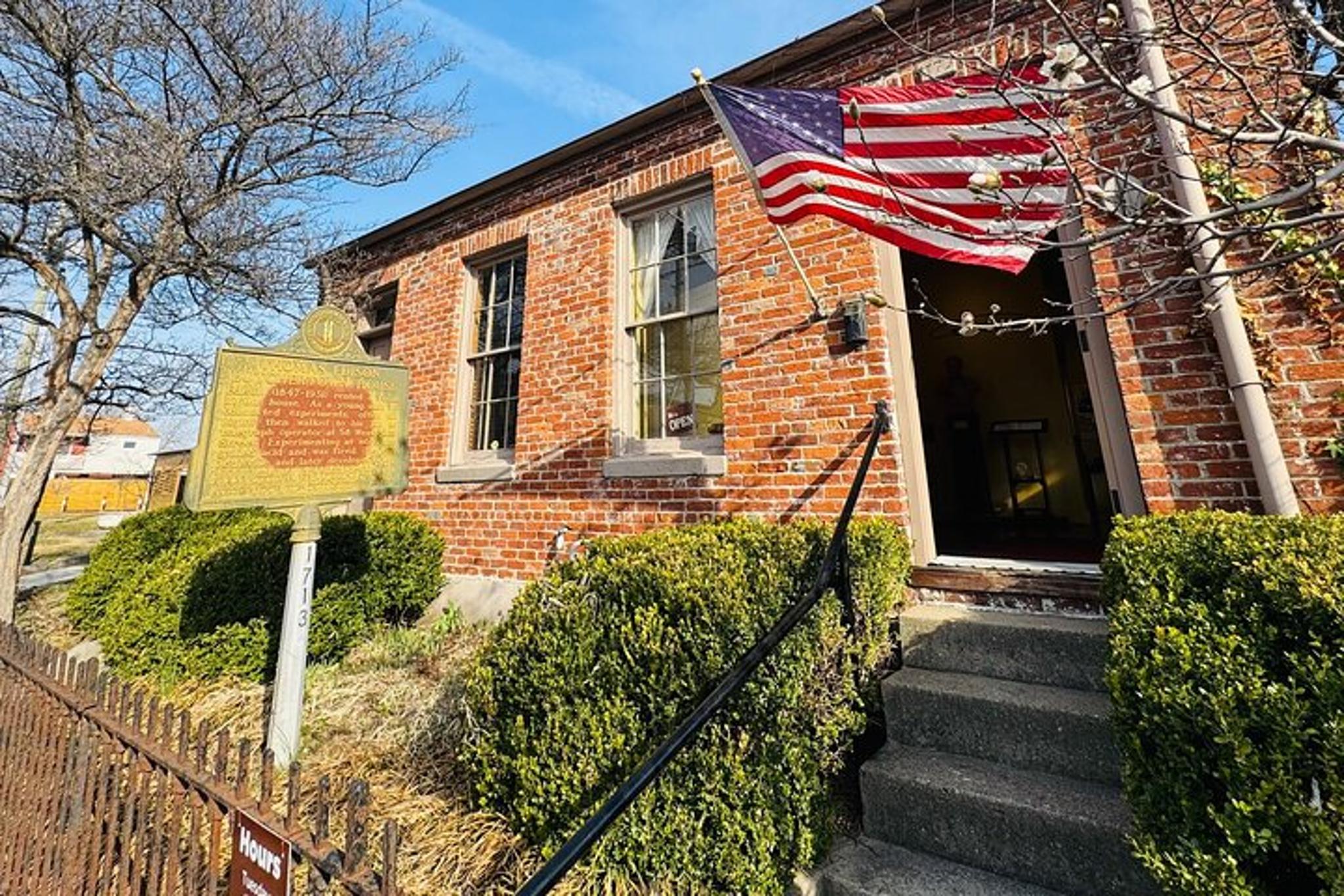 Louisville Sites and Bites Walking Tour - Image 3