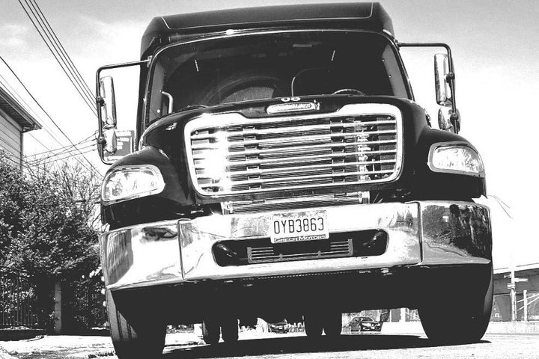 New York City Airport Arrival Transfer by Mini Coach - Image 6