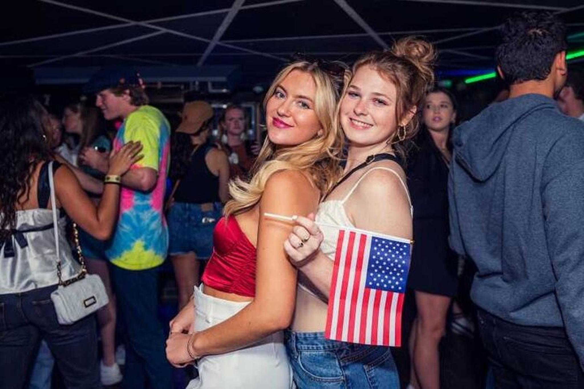 Miami Wynwood Pub Crawl with Free Shots - Image 5