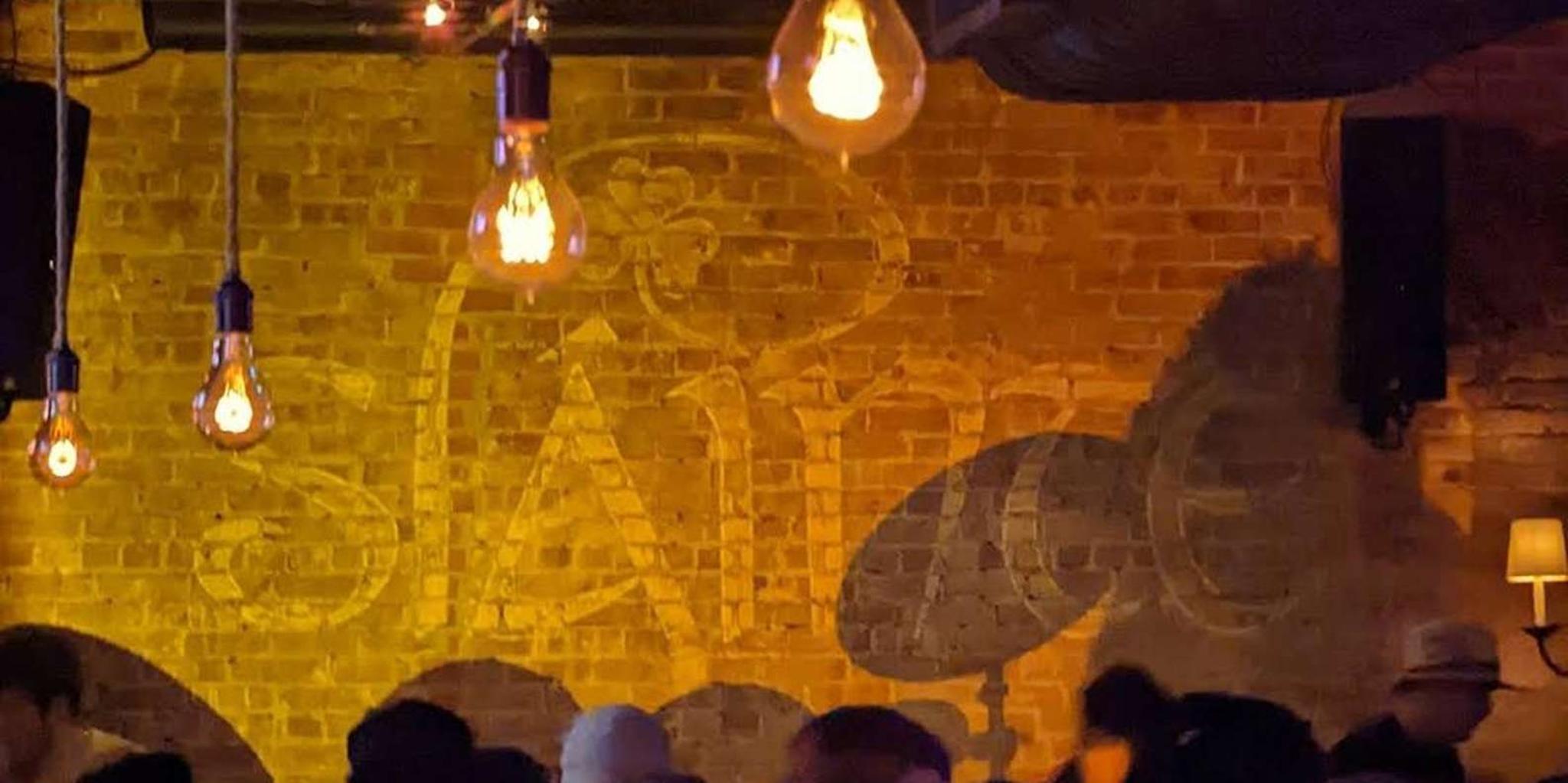 New York City Pub Crawl and Rooftop Clubbing - Image 4