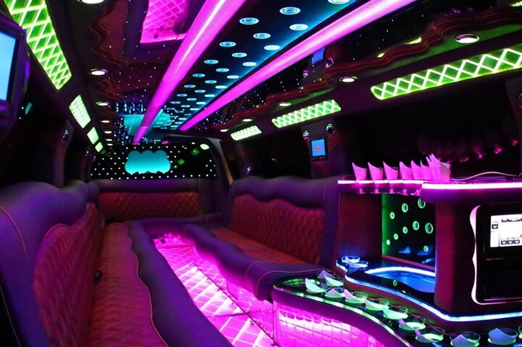 Las Vegas Private Roundtrip Limo Transfer - Image 3
