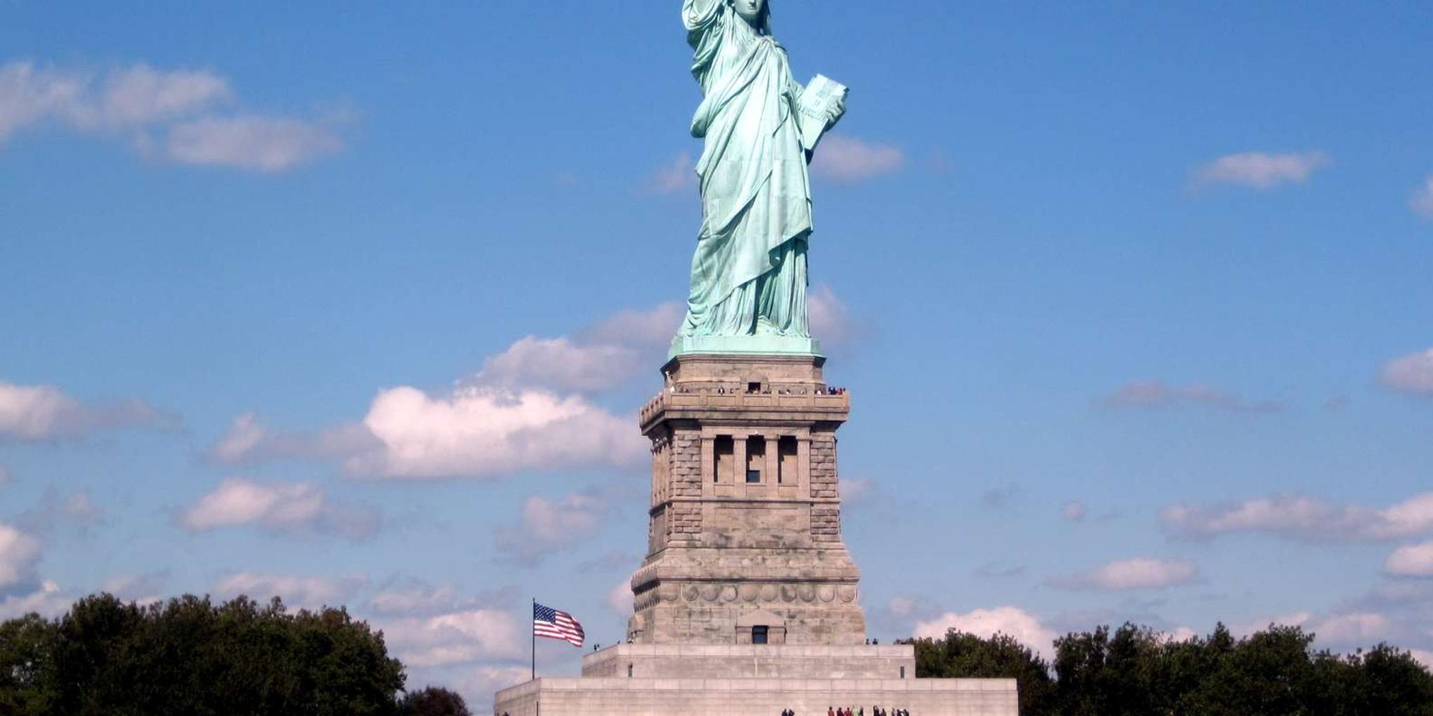 New York Statue of Liberty and Ellis Island Tour - Image 6