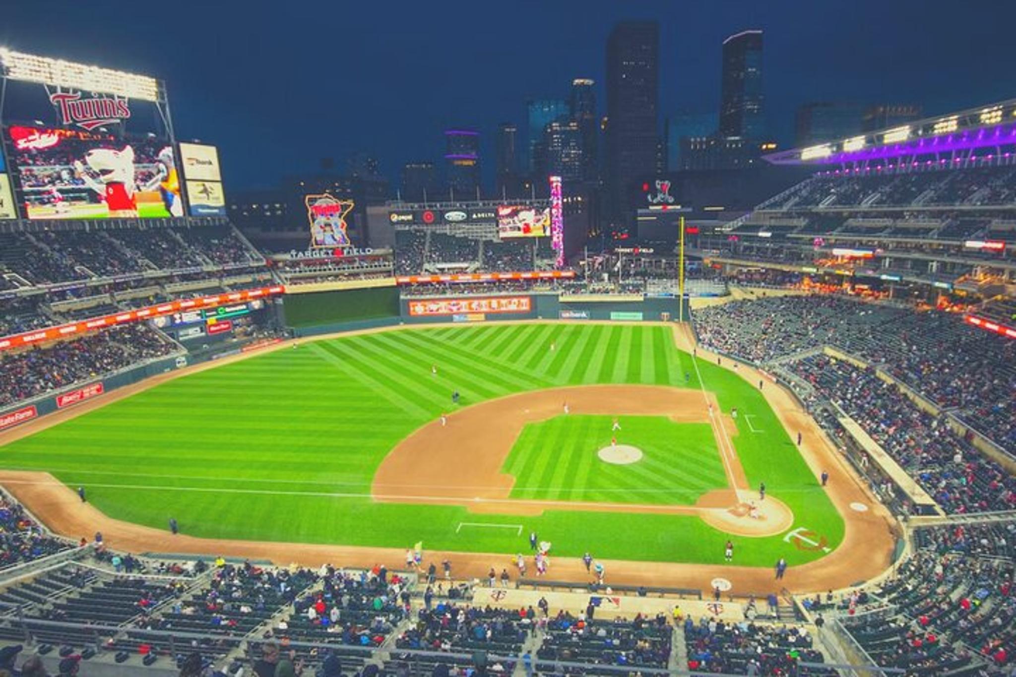 Minneapolis Baseball Game at Target Field - Image 4