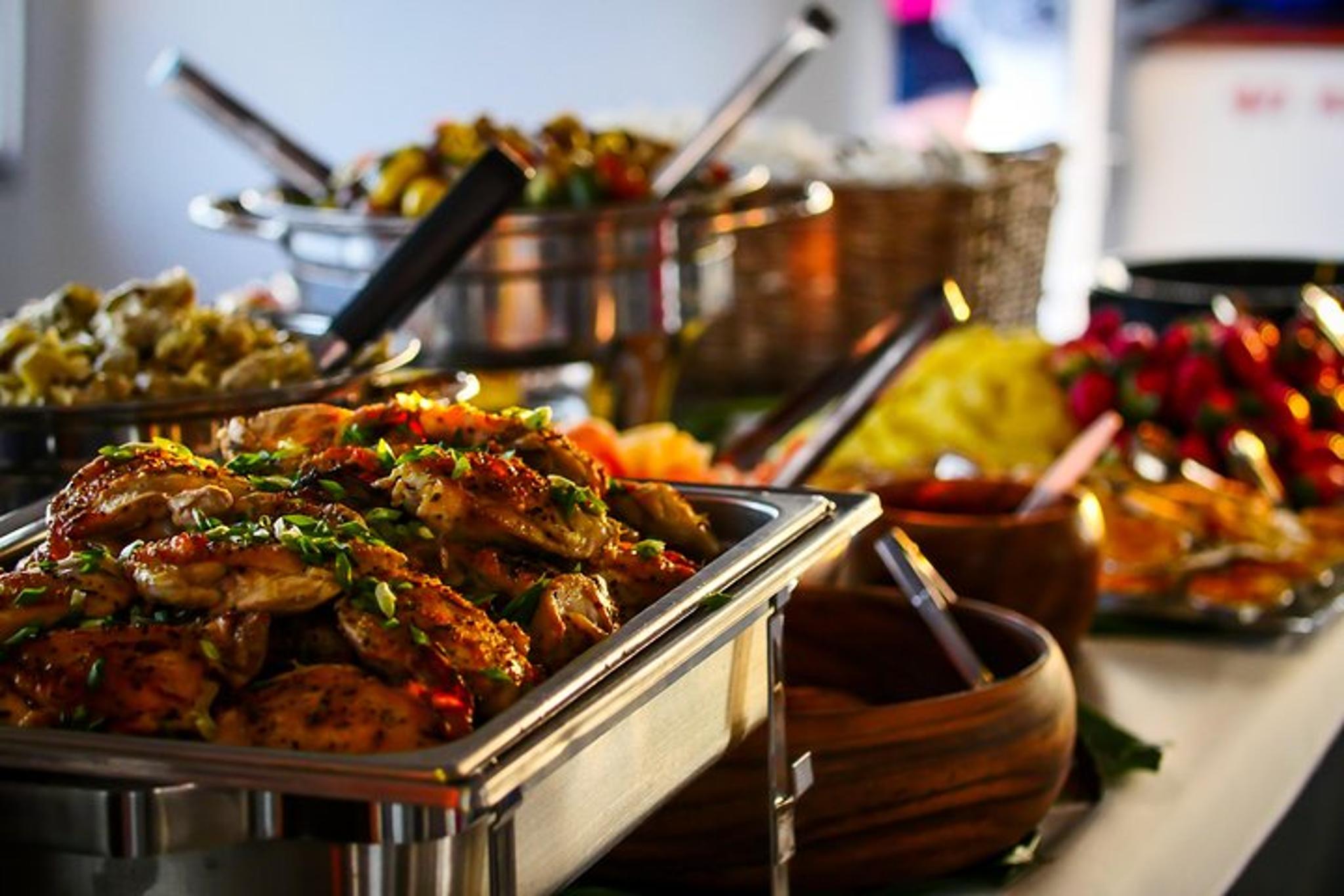 Maui Sunset Dinner Cruise with Hula Experience - Image 3