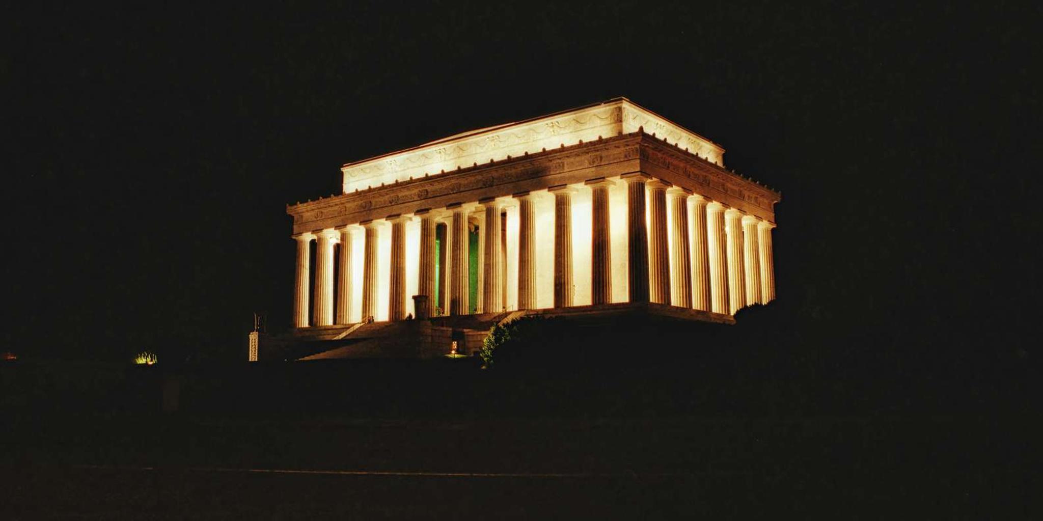 Washington DC Monuments Open-Air Moonlight Tour - Image 3