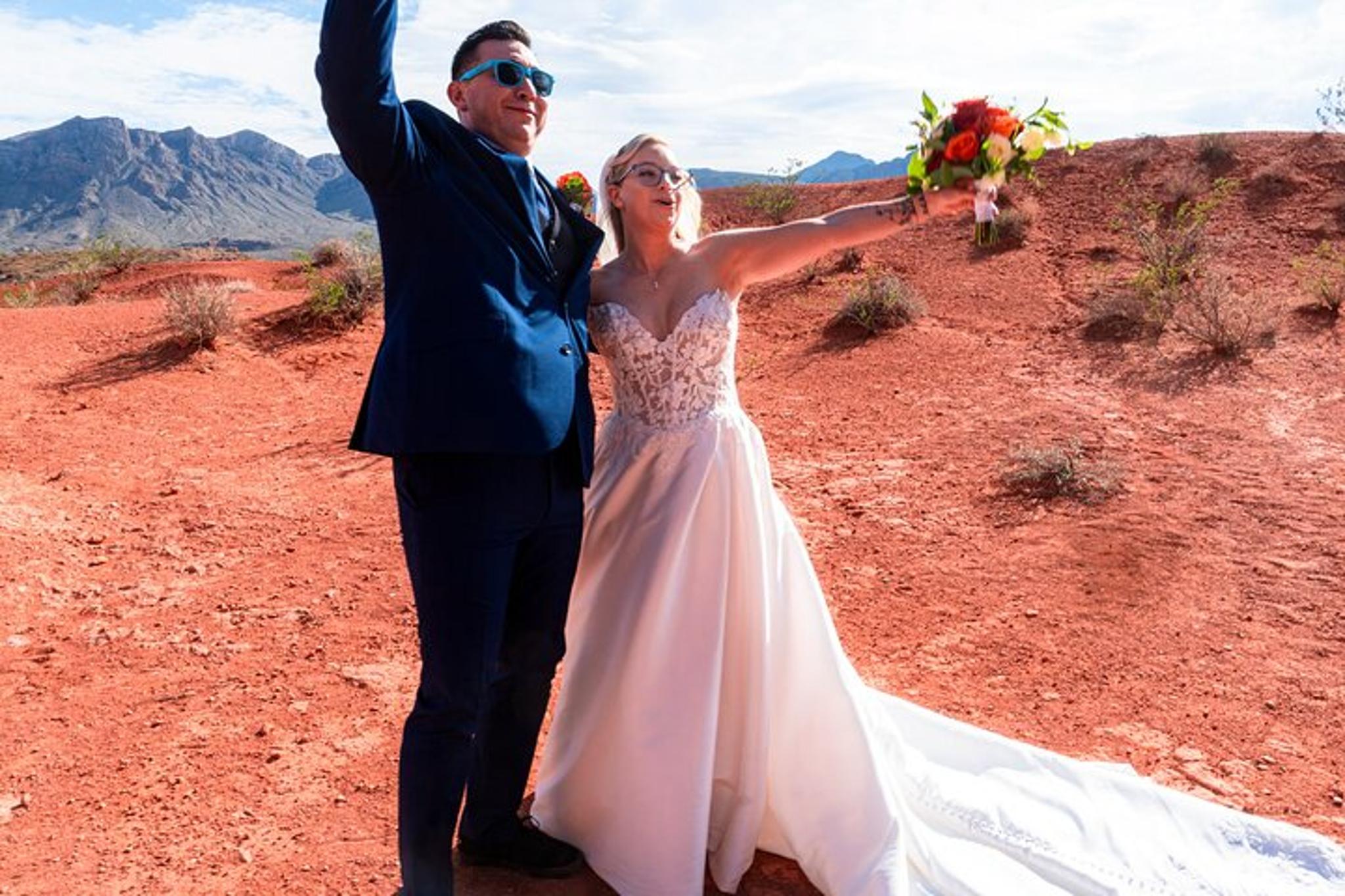 Las Vegas Valley of Fire Wedding Ceremony - Image 6