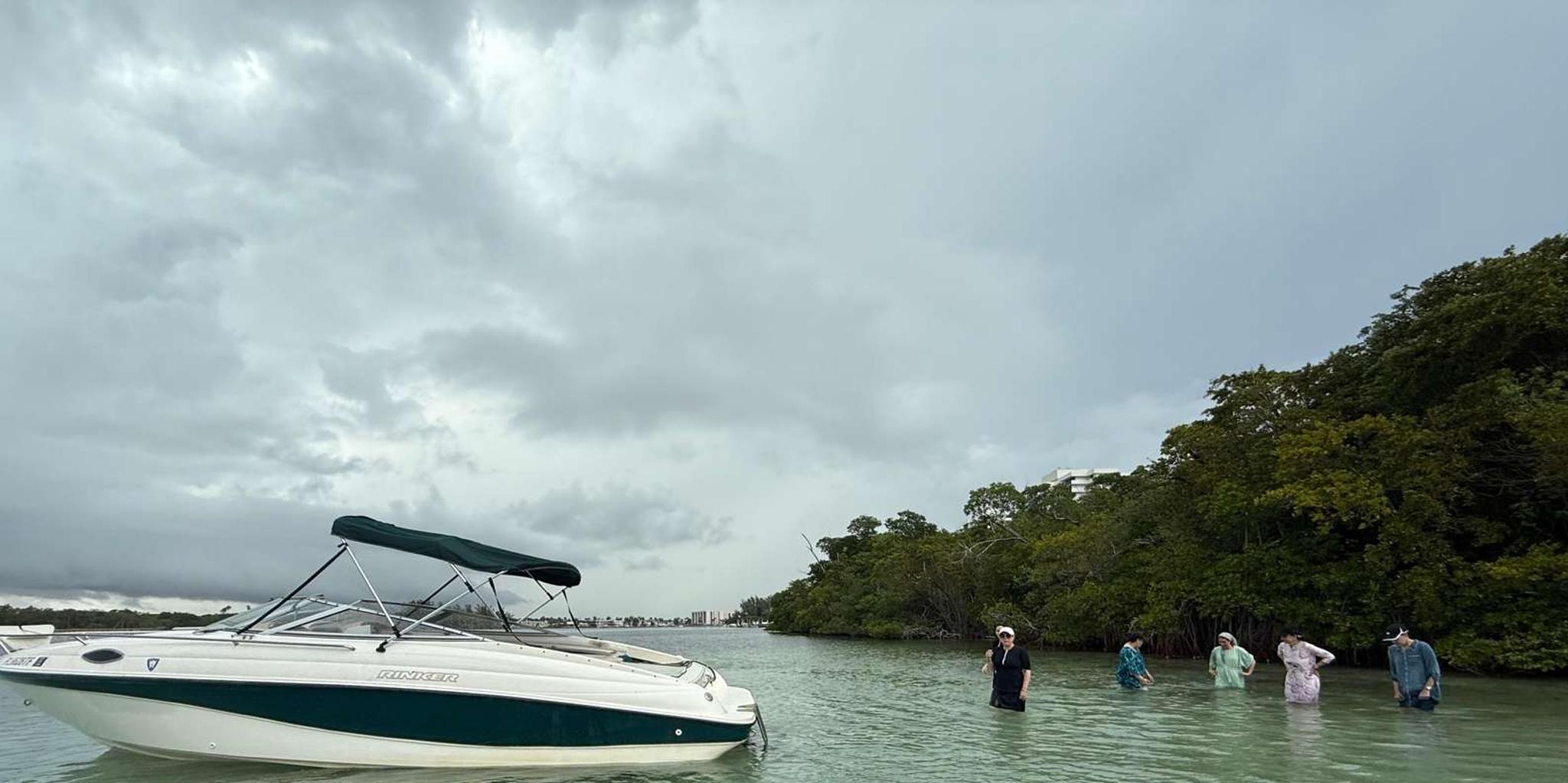 Boca Raton Boat Tour with Snorkeling and Tubing - Image 5