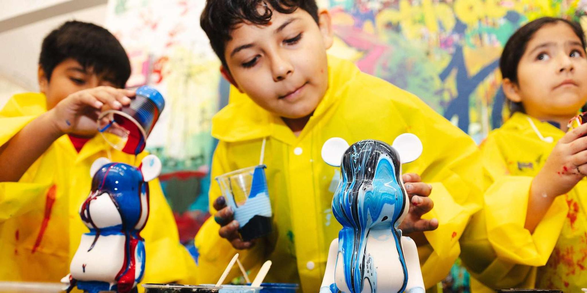 Los Angeles Fluid Bear Art Class - Image 1