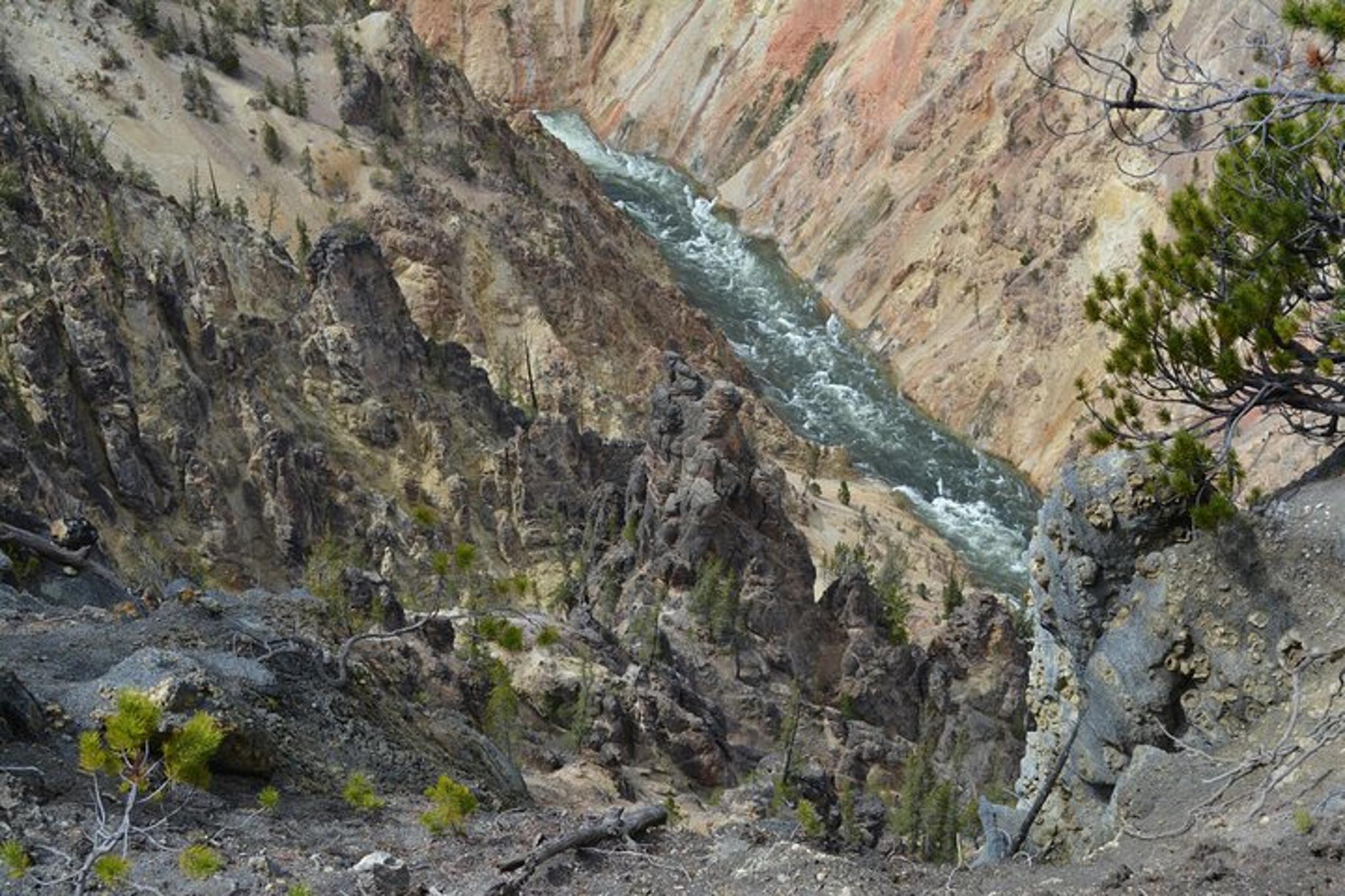 Yellowstone Grand Canyon Hiking Adventure - Image 4
