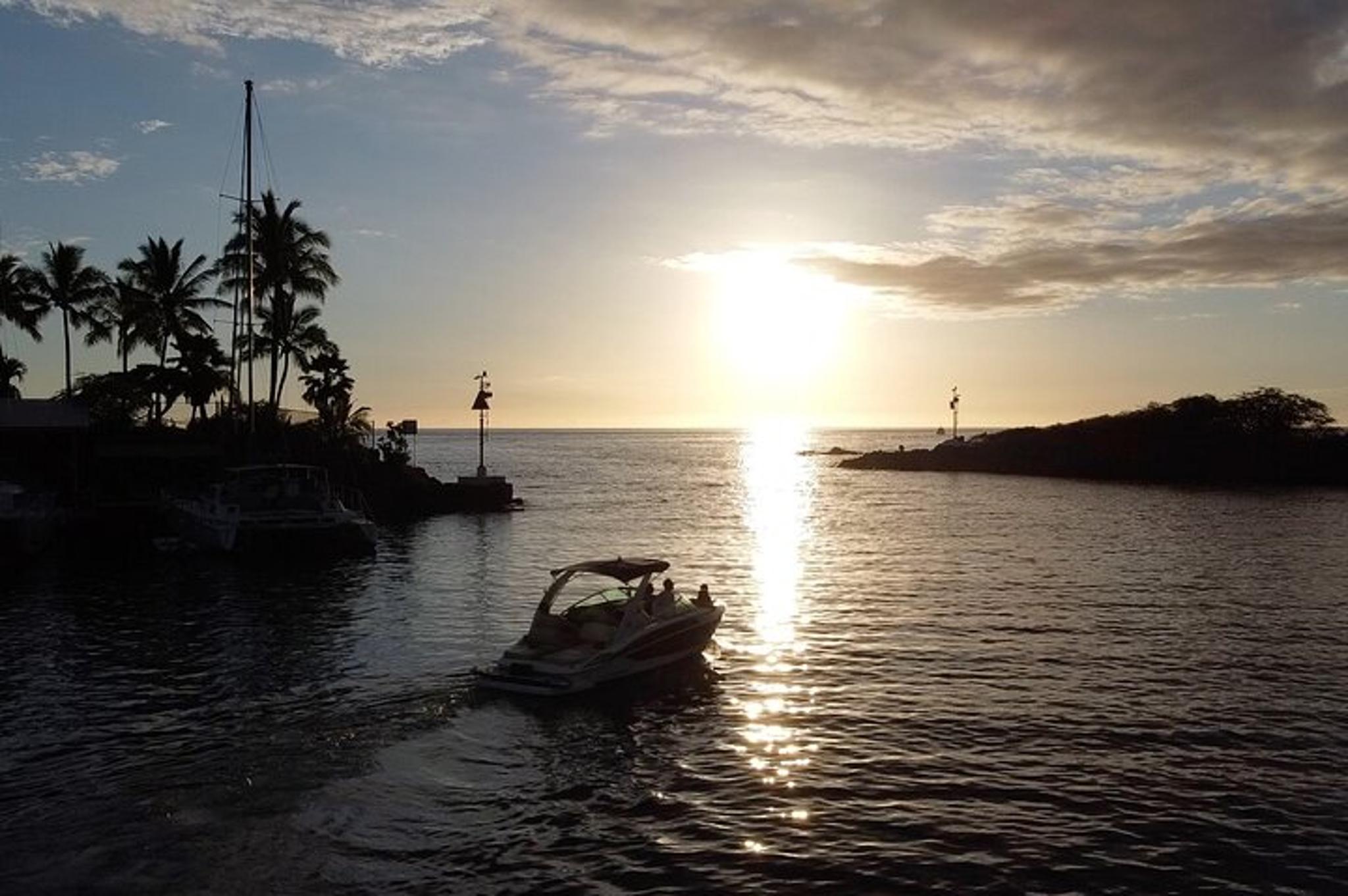 Kailua-Kona Sunset Cruise and Manta Night Snorkeling - Image 5