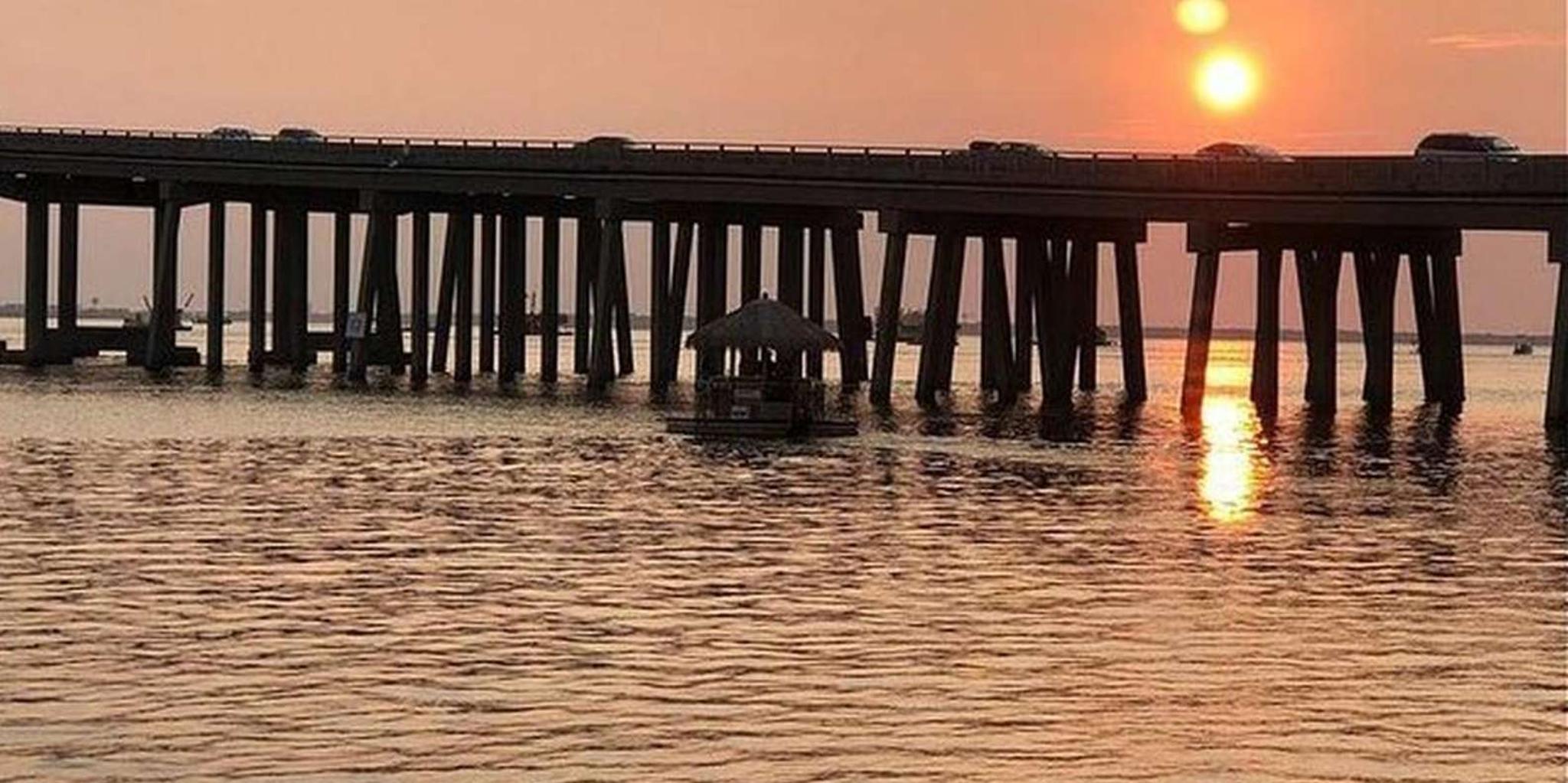 Destin Tiki Boat Tour to Crab Island - Image 5