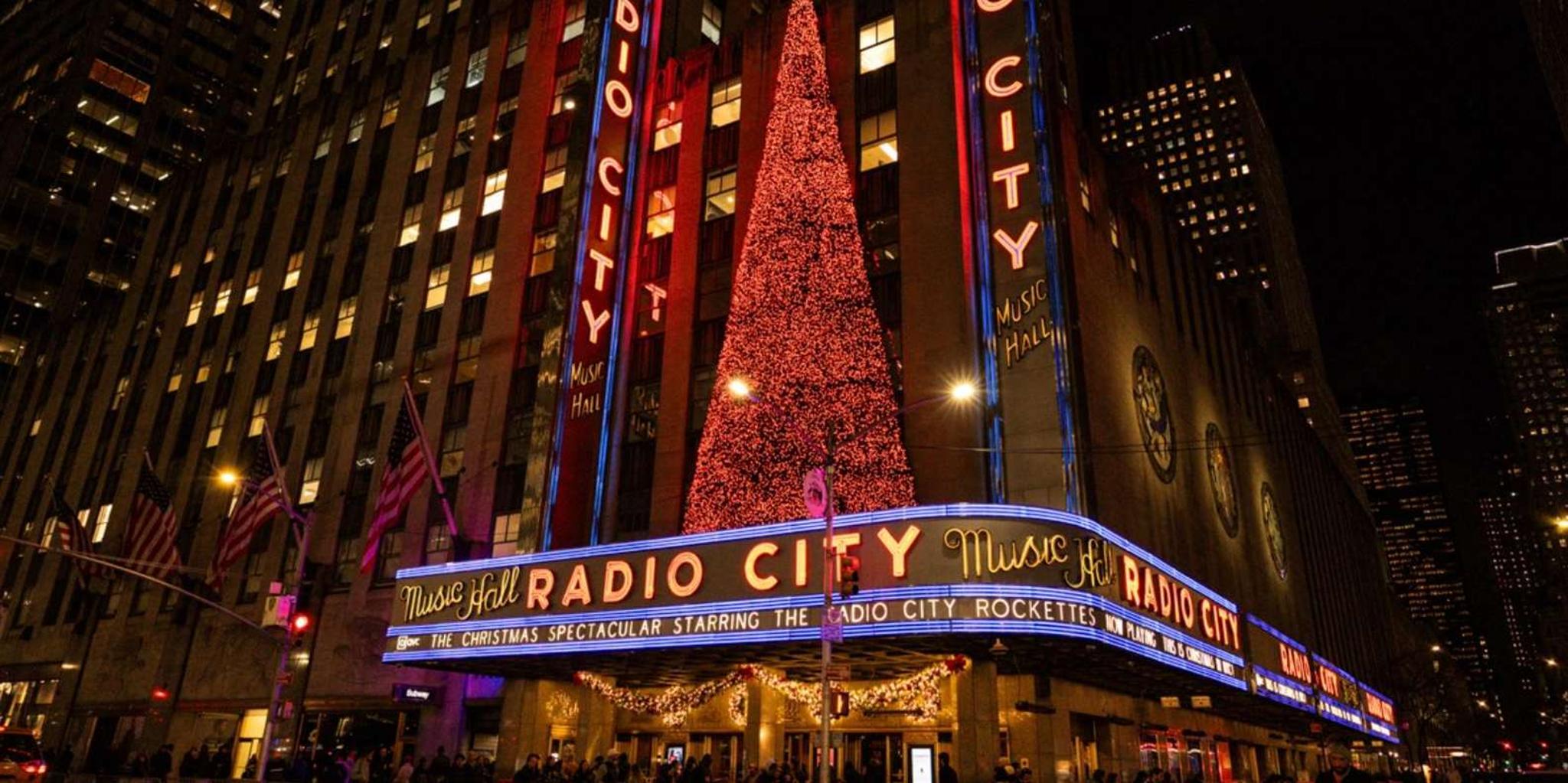 New York City Christmas Walking Tour with Dessert - Image 6