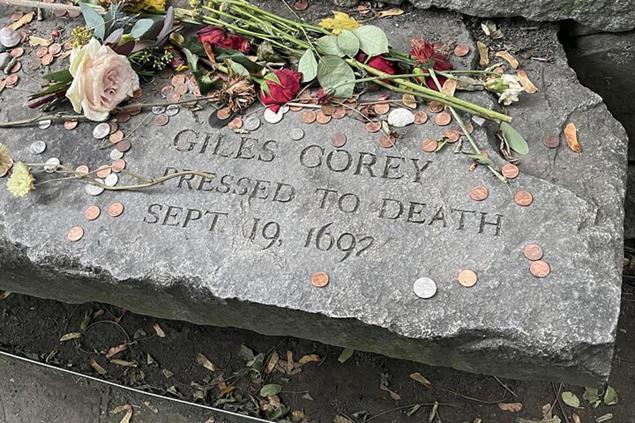 Salem Ghost Tour with Free Ghost Hunting Gear 1 hr
