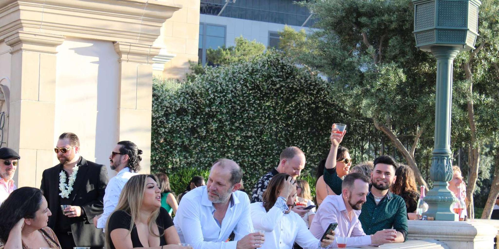 Las Vegas Limo Tour with Champagne - Image 3