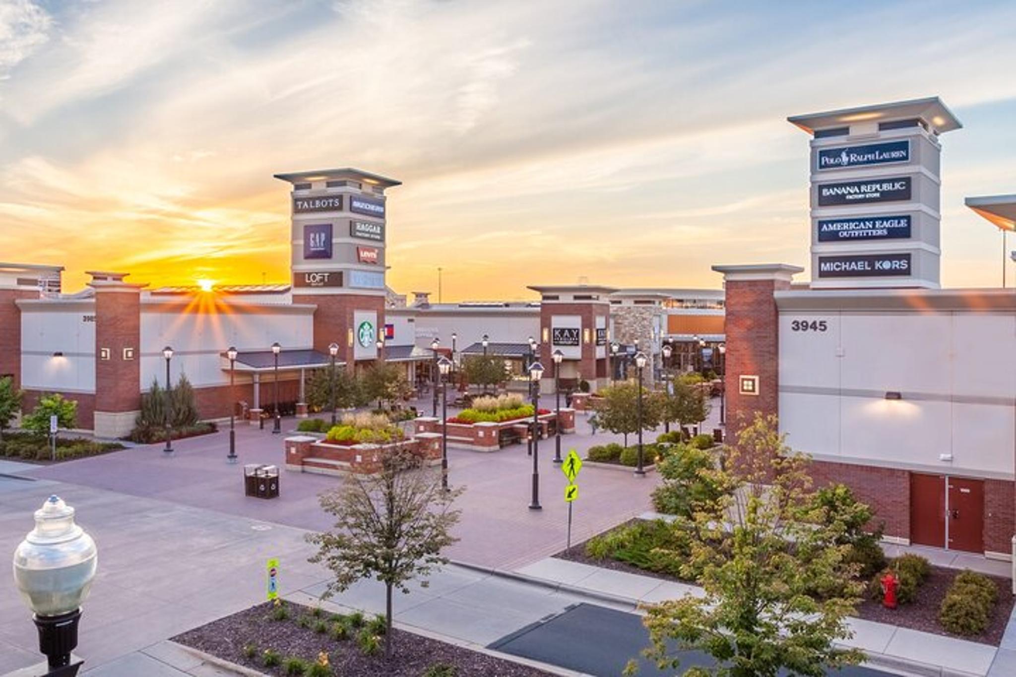 Minneapolis Shopping Tour to Twin Cities Outlets