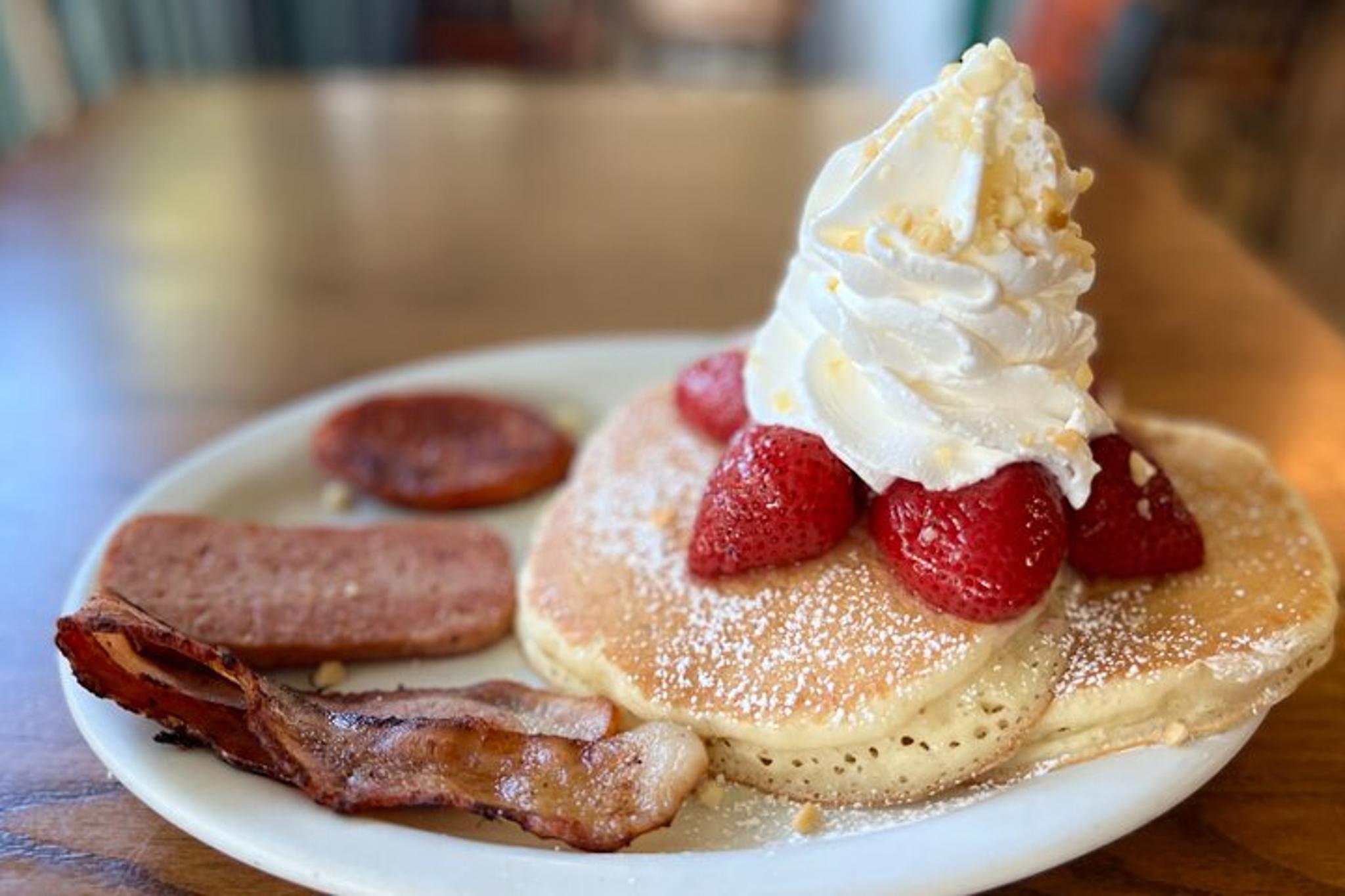 Honolulu Diamond Head Hiking and Breakfast - Image 1