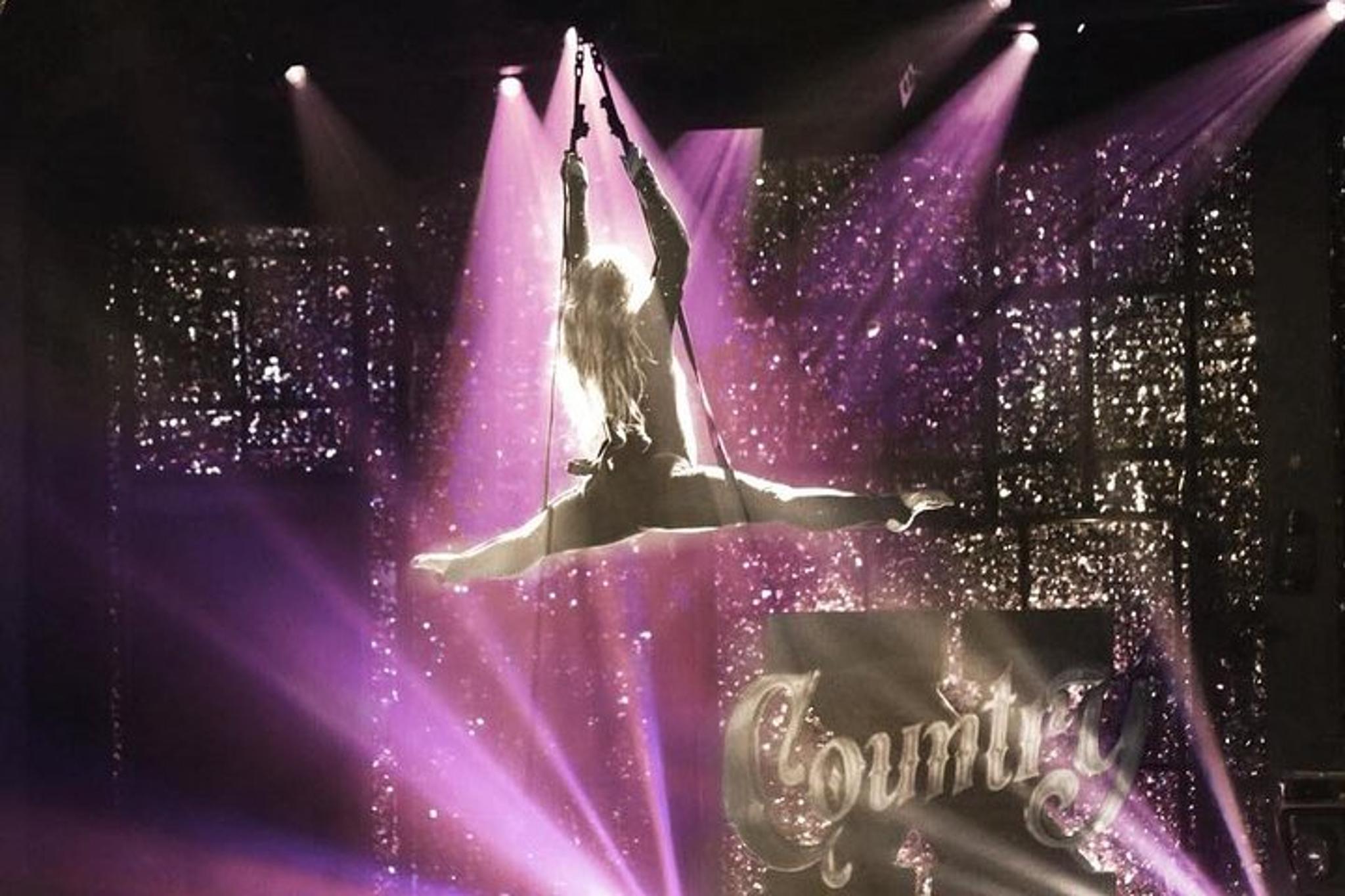 Las Vegas X Country Show at Harrah's - Image 3