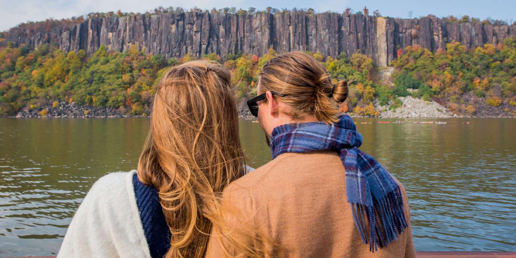 New York Hudson River Fall Foliage Sailing Trip - Image 2