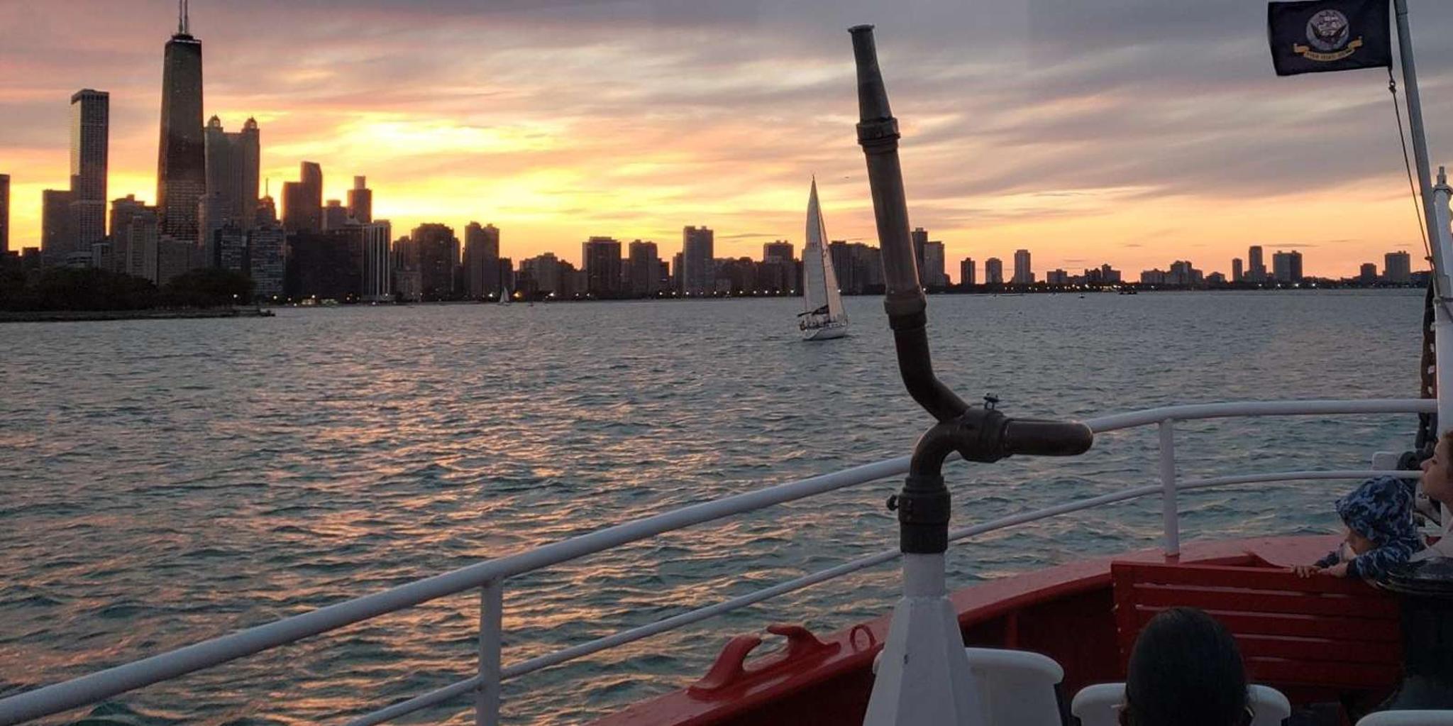 Chicago Historical Fireboat River & Lake Cruise - Image 3