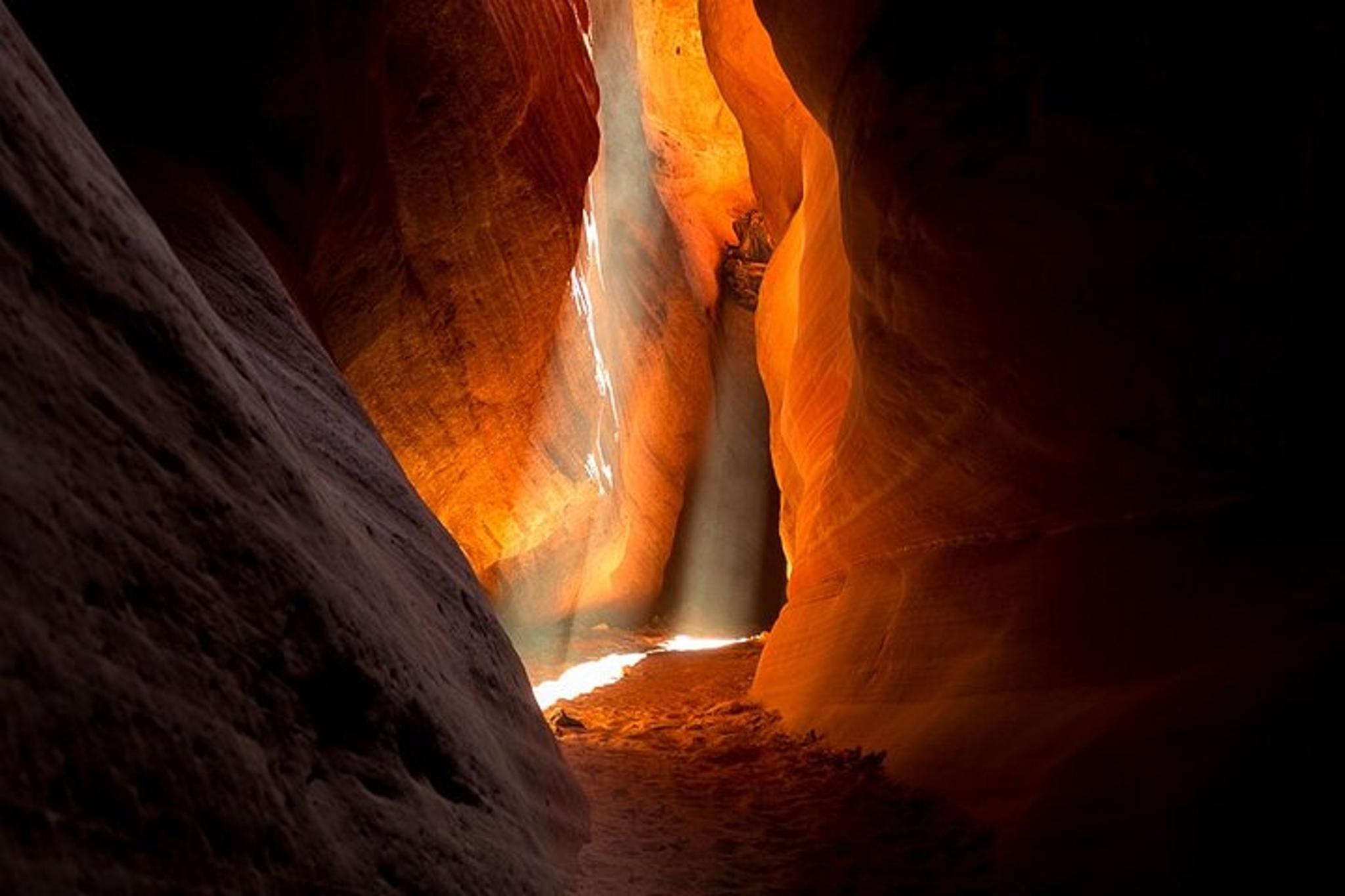Kanab Peek-a-Boo Slot Canyon Small Group Tour - Image 2