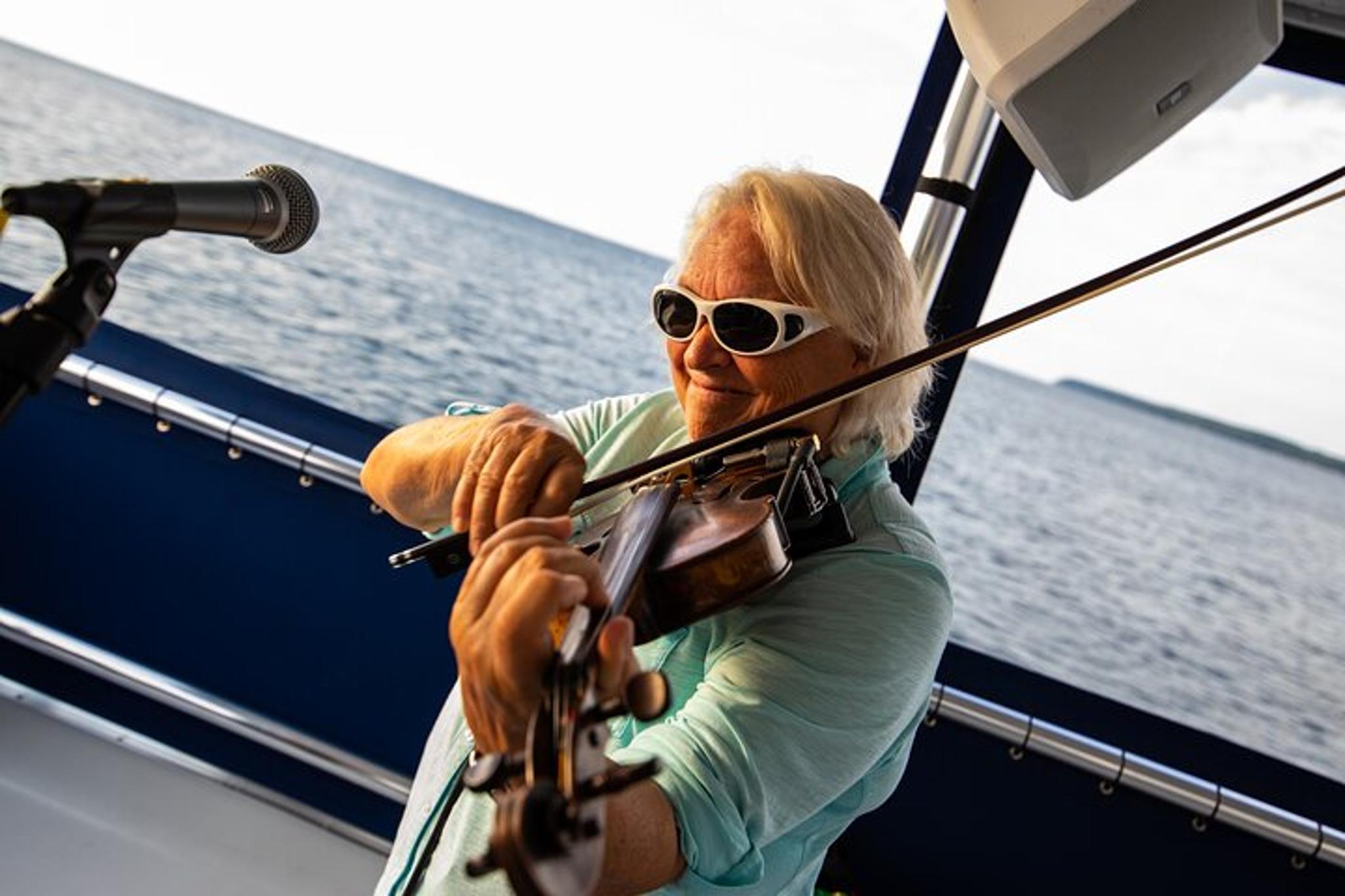 Green Bay Sunset Live Music Boat Cruise 75 min - Image 5