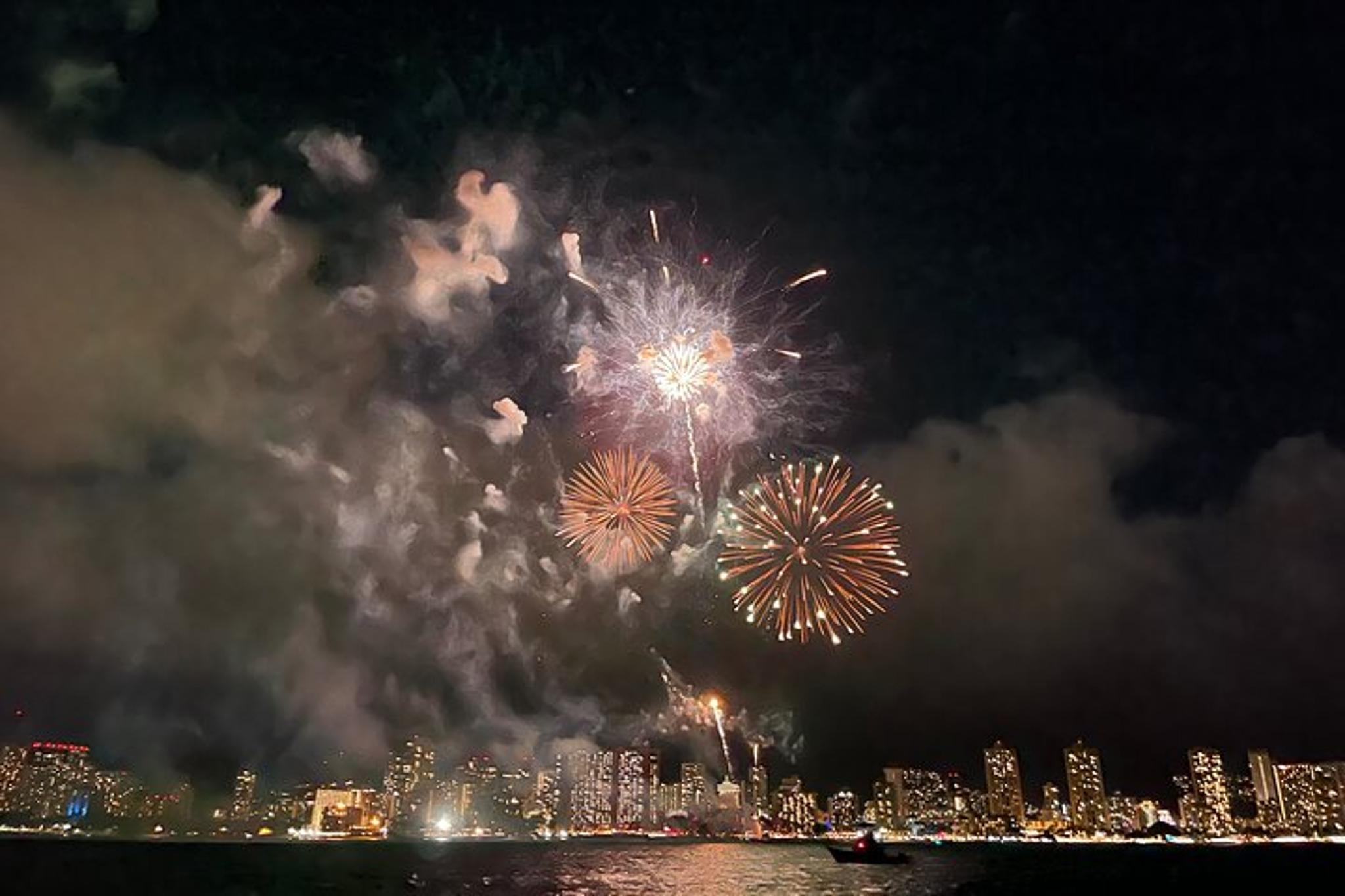 Waikiki Fireworks Boat Cruise - Image 2