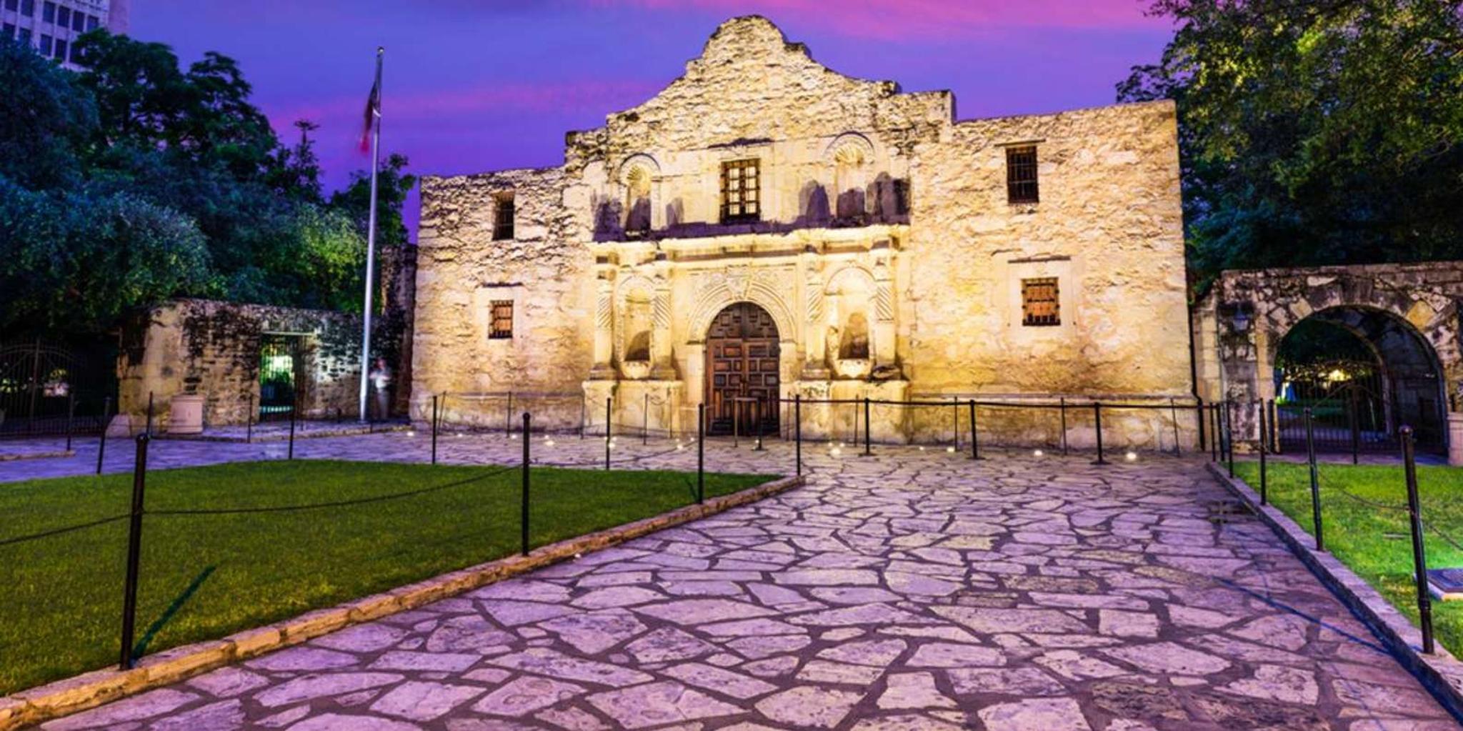 San Antonio Riverwalk Night Walking Tour - Image 4