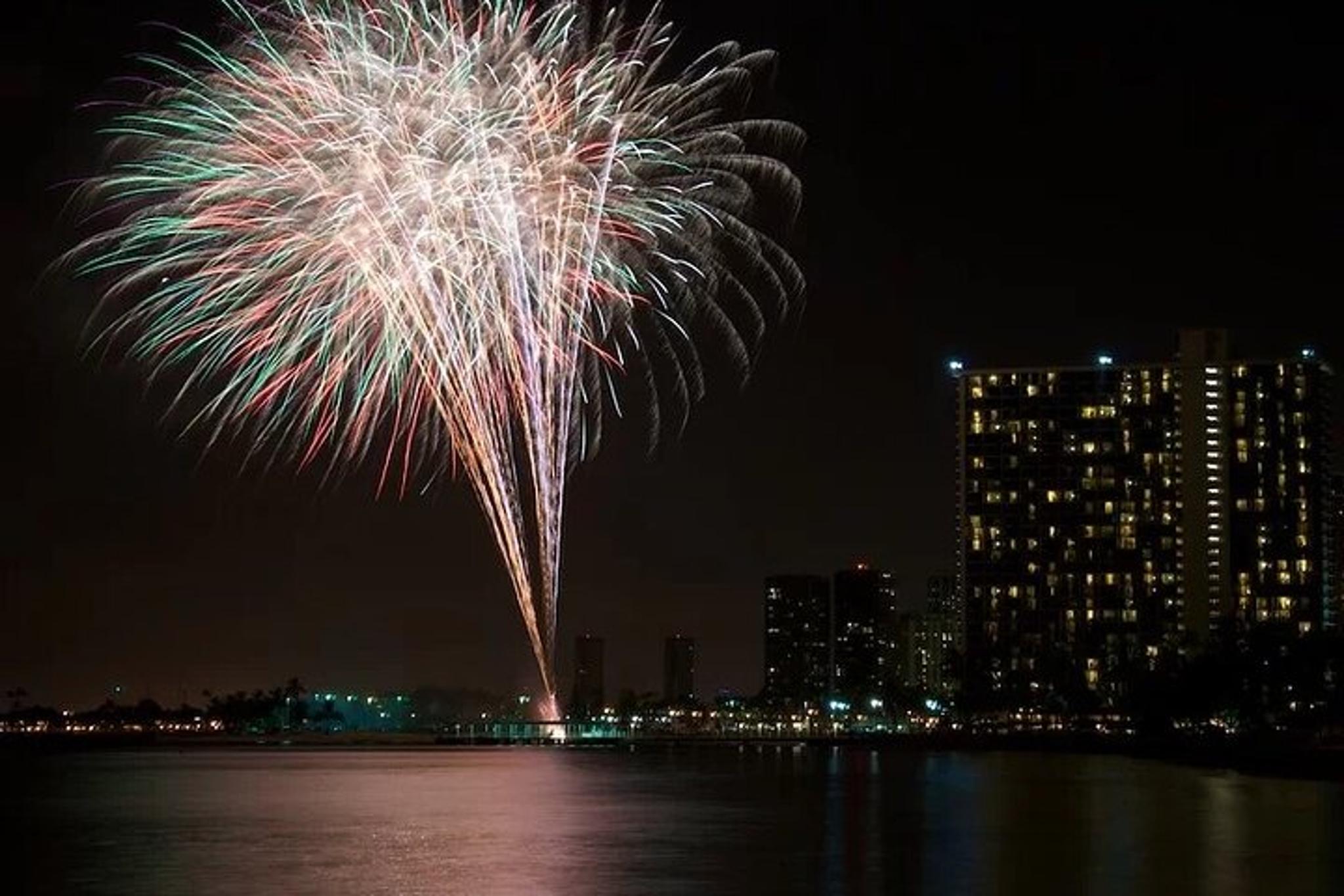 Waikiki Fireworks Sail on Hāwea - Image 4