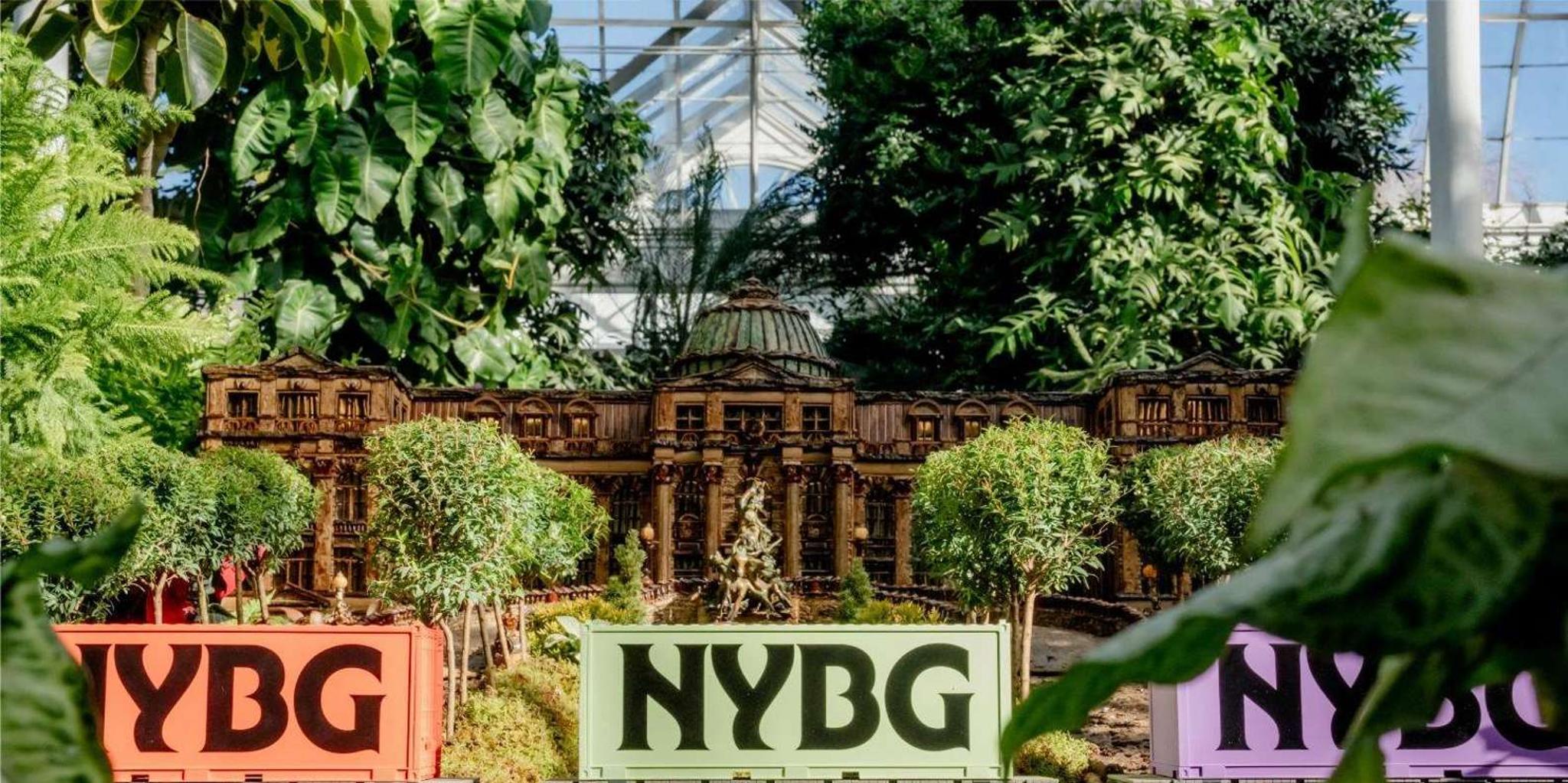 New York Tea Bus Tour and Holiday Train Show - Image 2