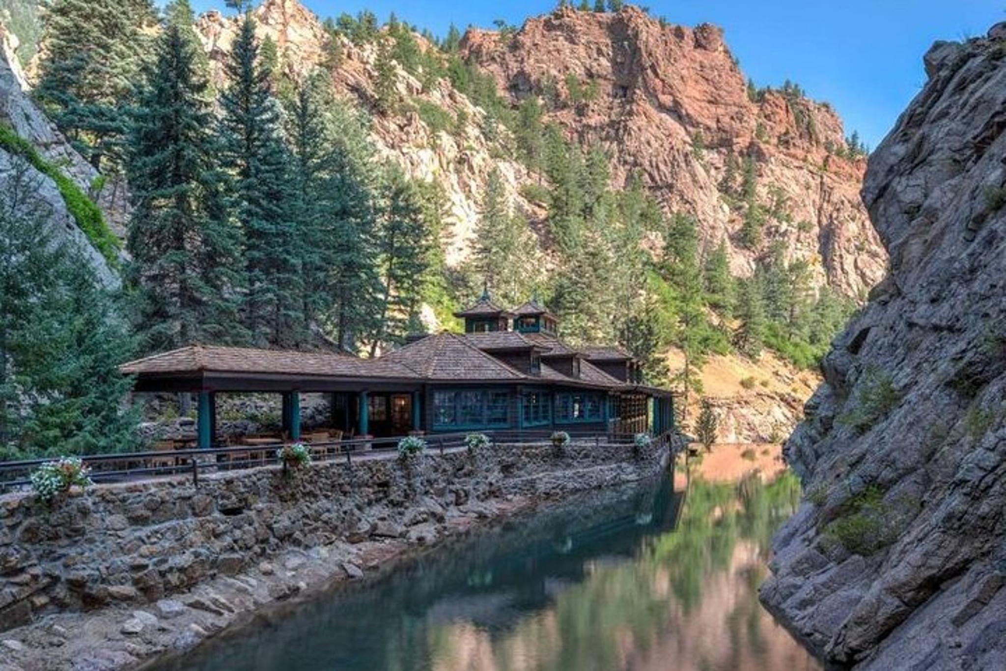 Colorado Springs Waterfalls and Red Rocks Tour - Image 4