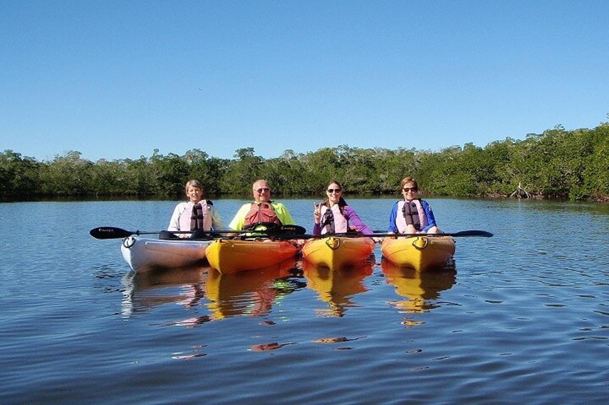 Fort Myers Beach SUP/Kayak Tour 1 Hour - Image 1
