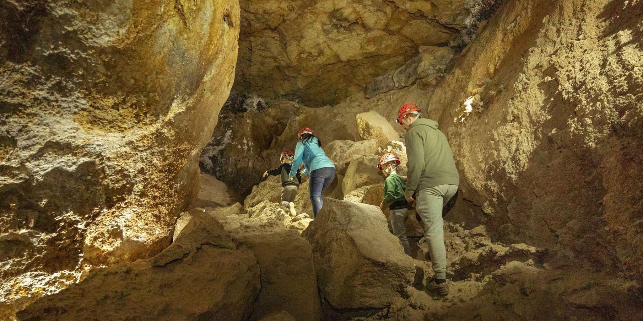 Bend Lava Cave Tour - Image 4