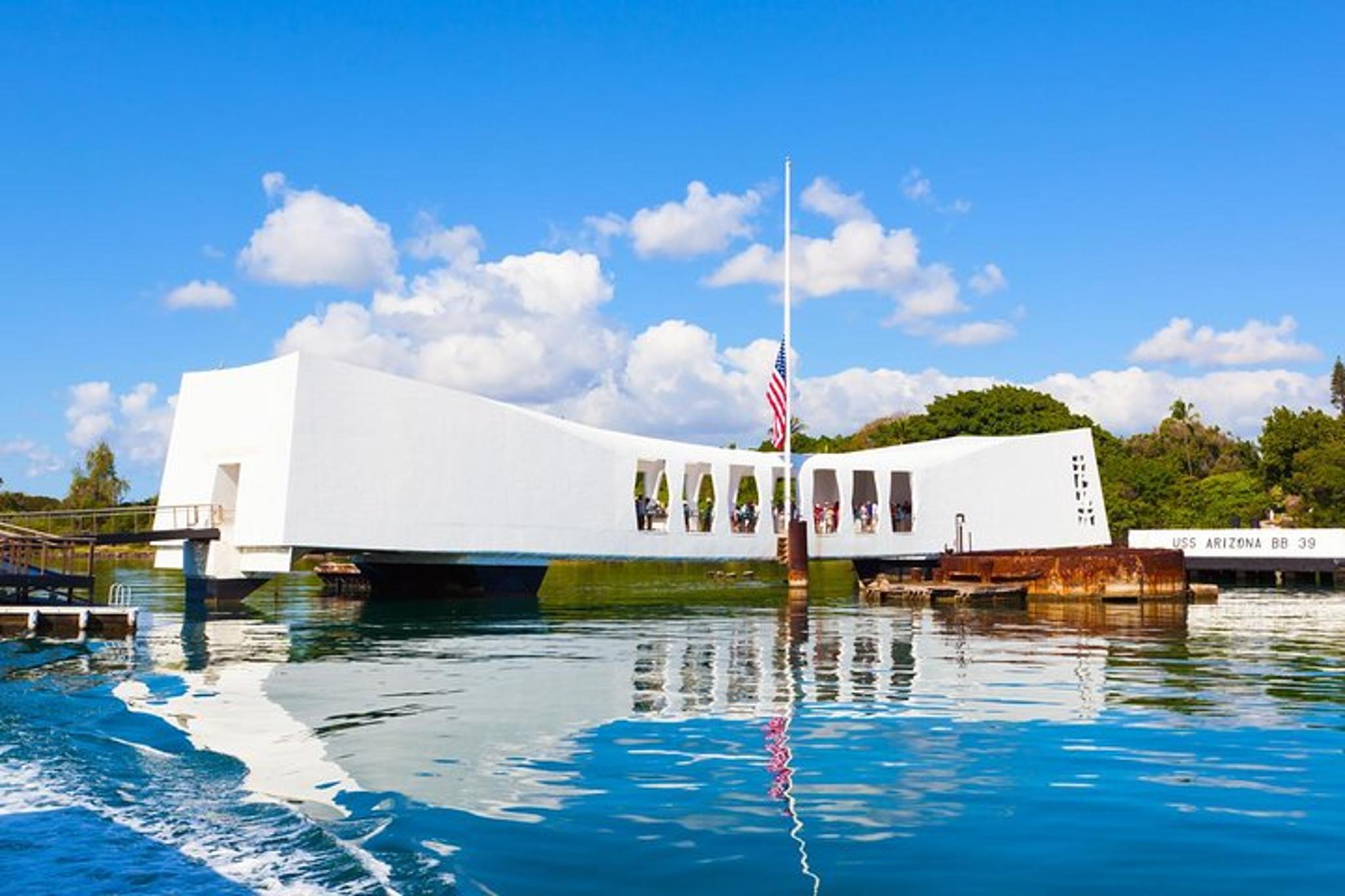 Honolulu Pearl Harbor Small Group Tour with Lunch