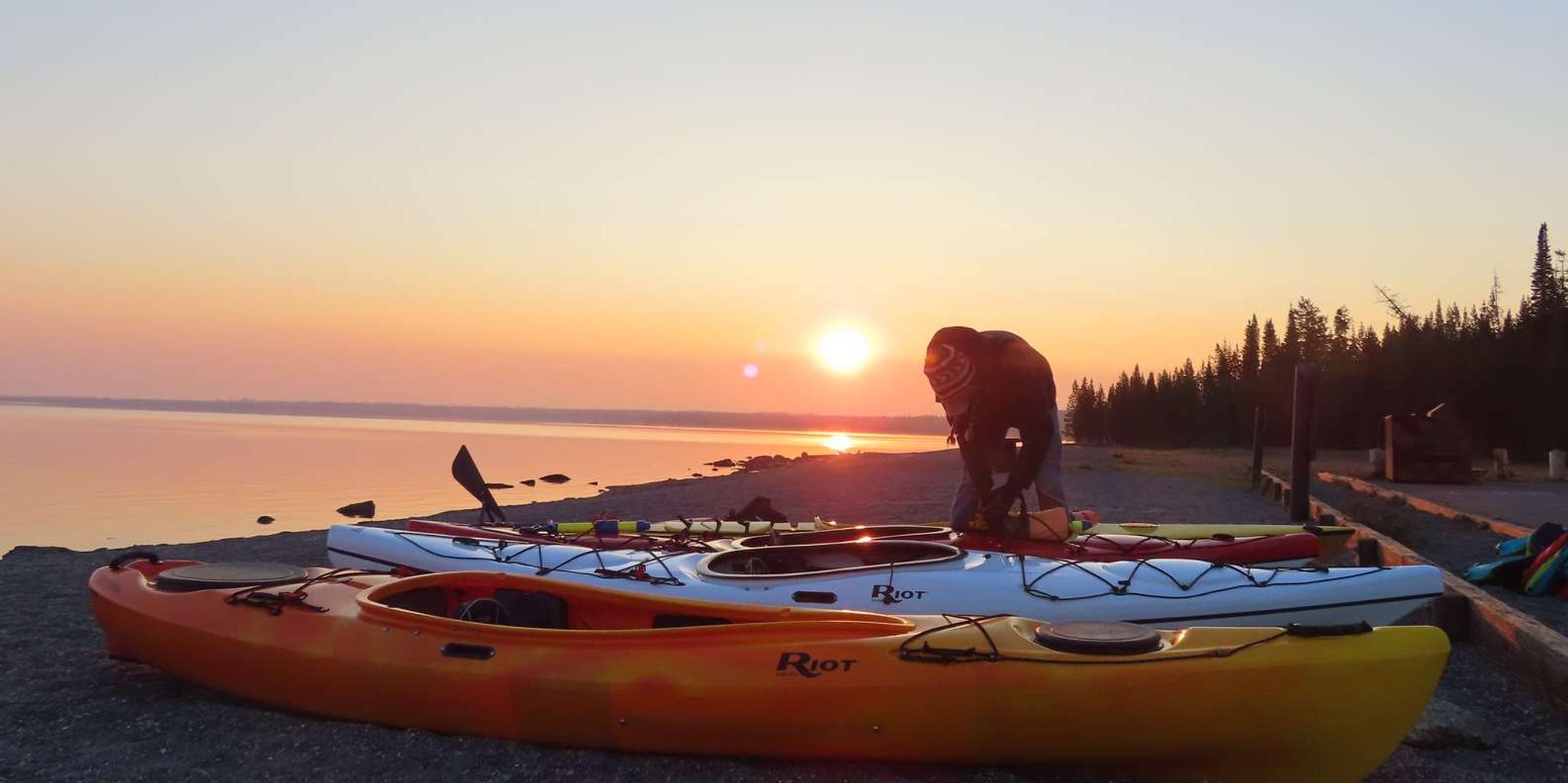 Yellowstone Wildlife and Kayak Tour - Image 4