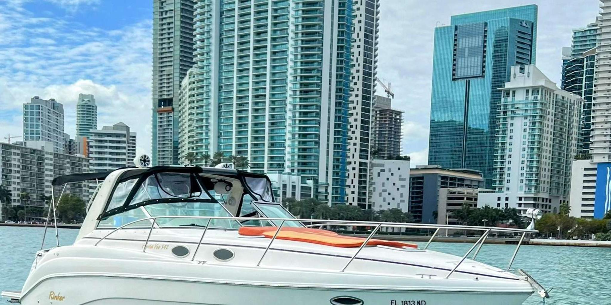 Miami Yacht Cruise with Champagne & Skyline - Image 5