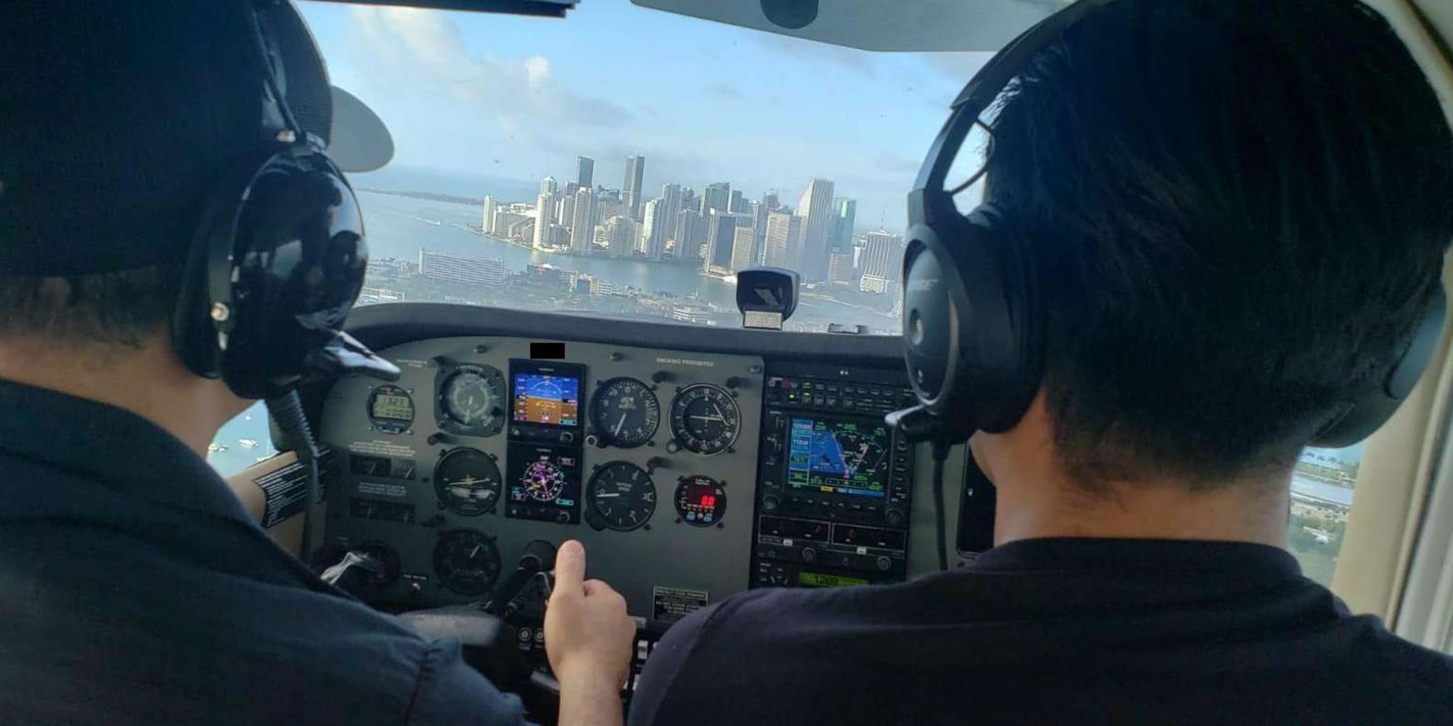 Miami Airplane Flight Lesson 1 hr - Image 4