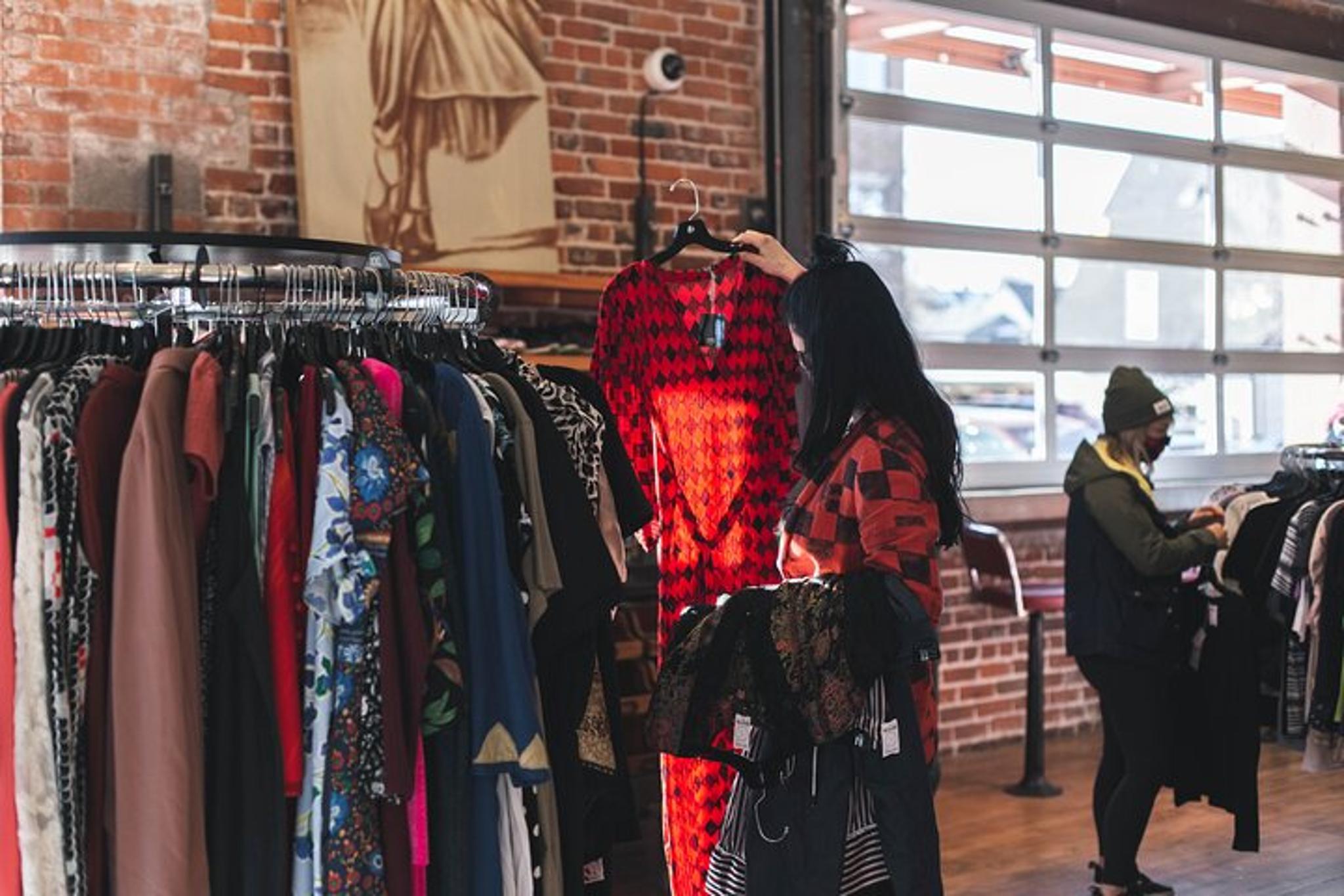 New York Thrift Shopping and Wine Tour - Image 4