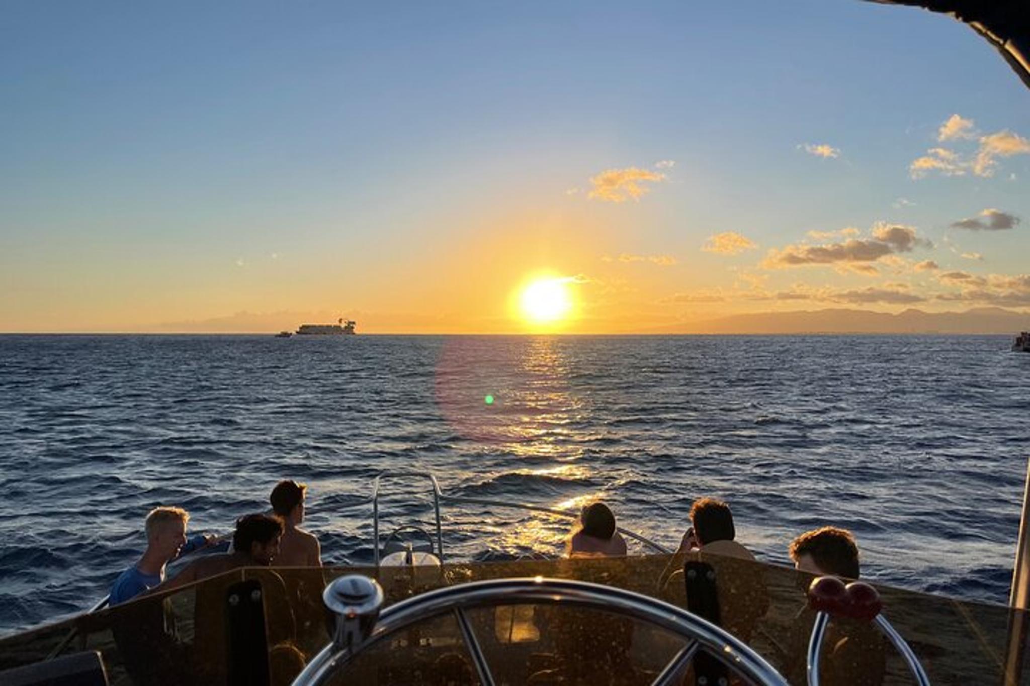 Waikiki Boat Cruise at Sunset 90 min - Image 6