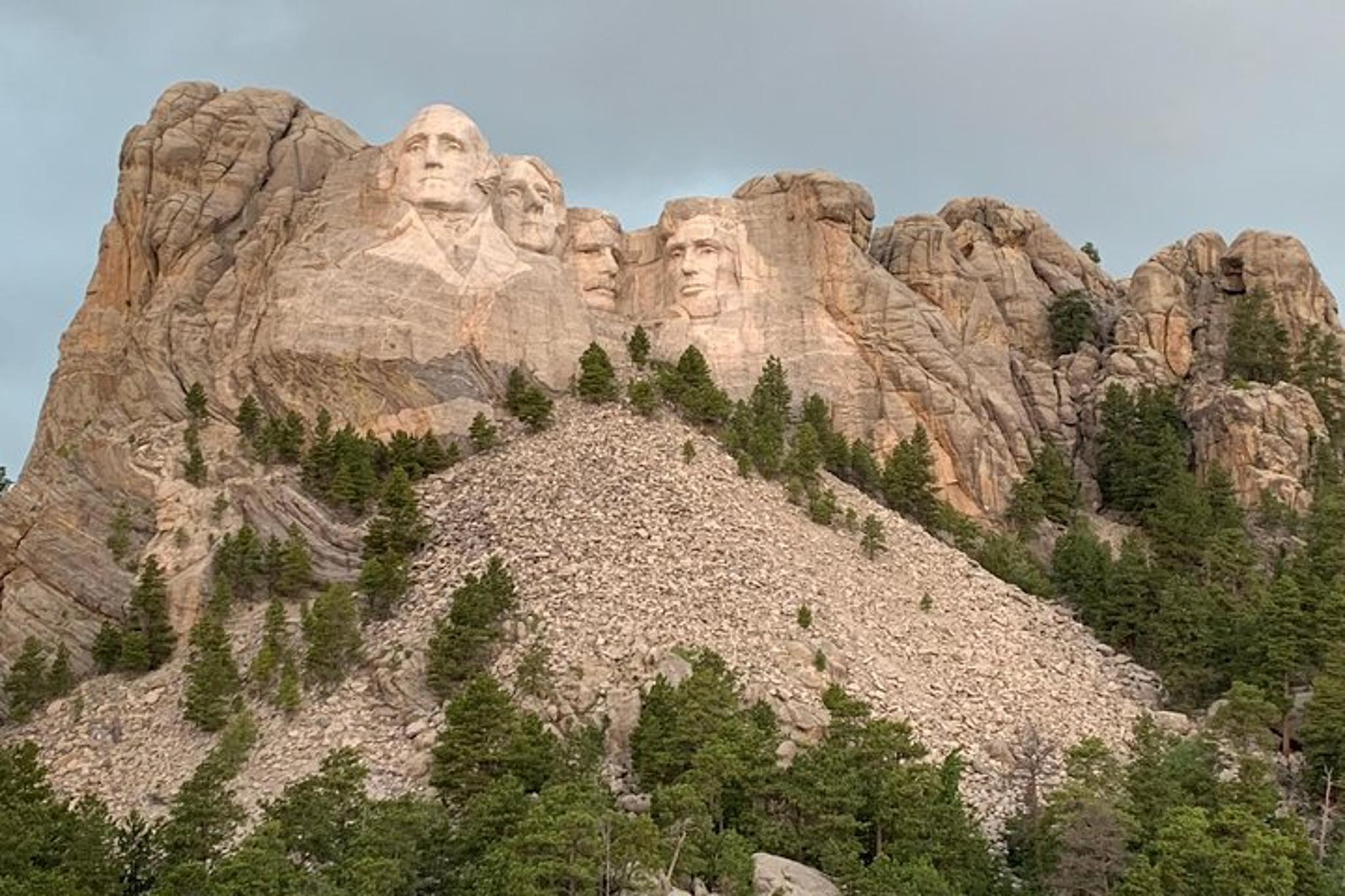 South Dakota Monument Tour: Mt Rushmore & Crazy Horse - Image 6