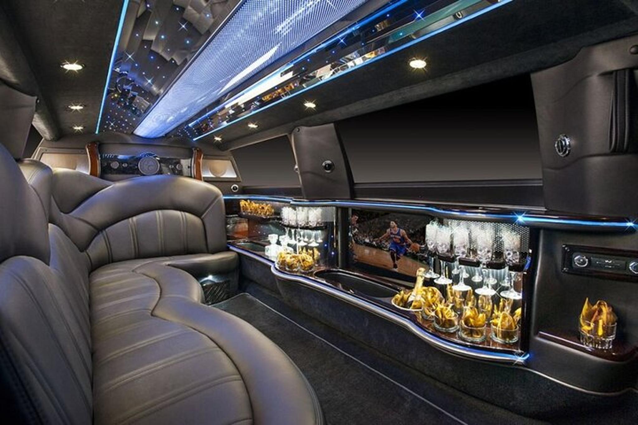 Las Vegas Private Roundtrip Limo Transfer - Image 4