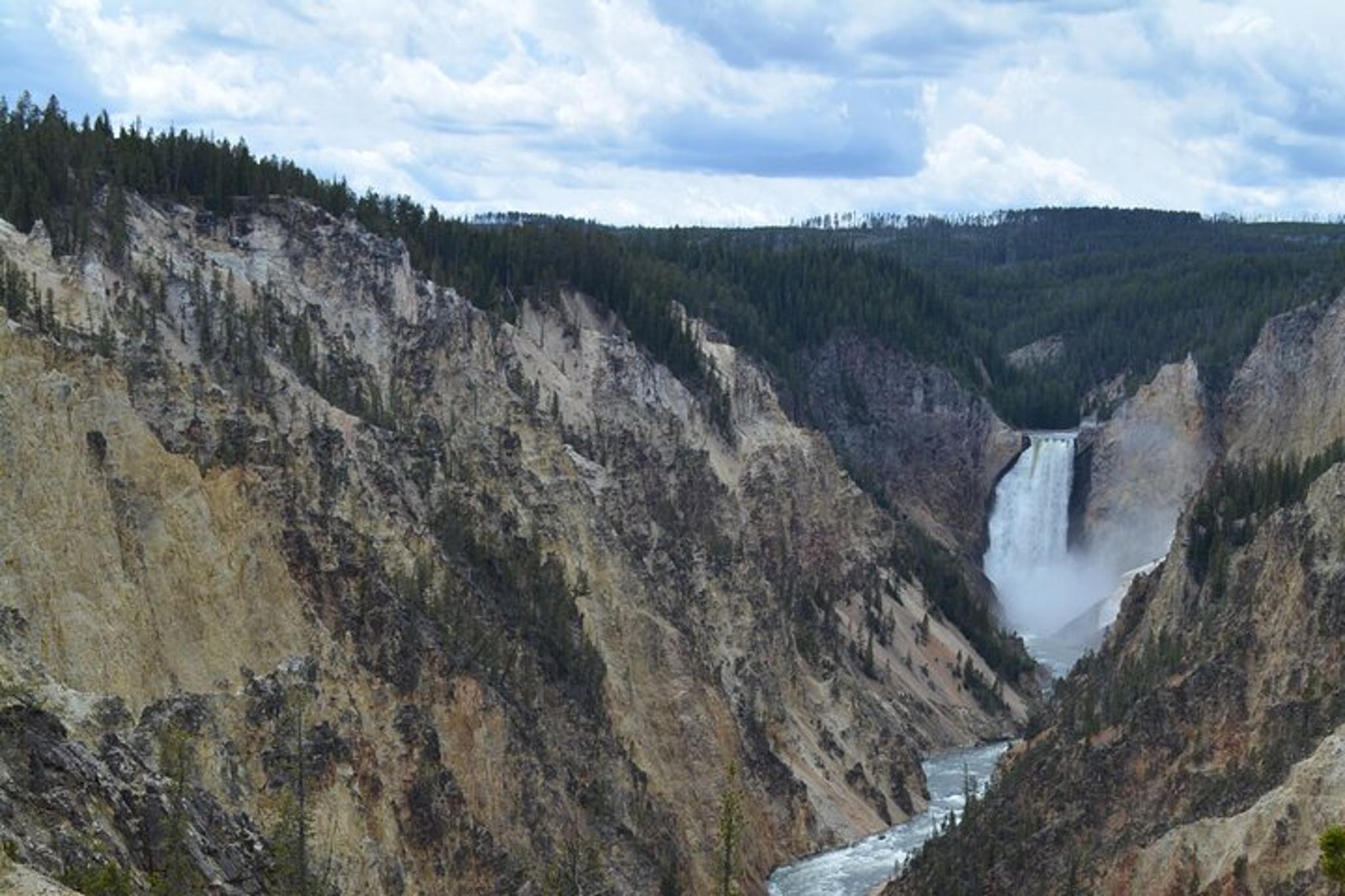 Yellowstone Hiking Adventure Full Day - Image 2